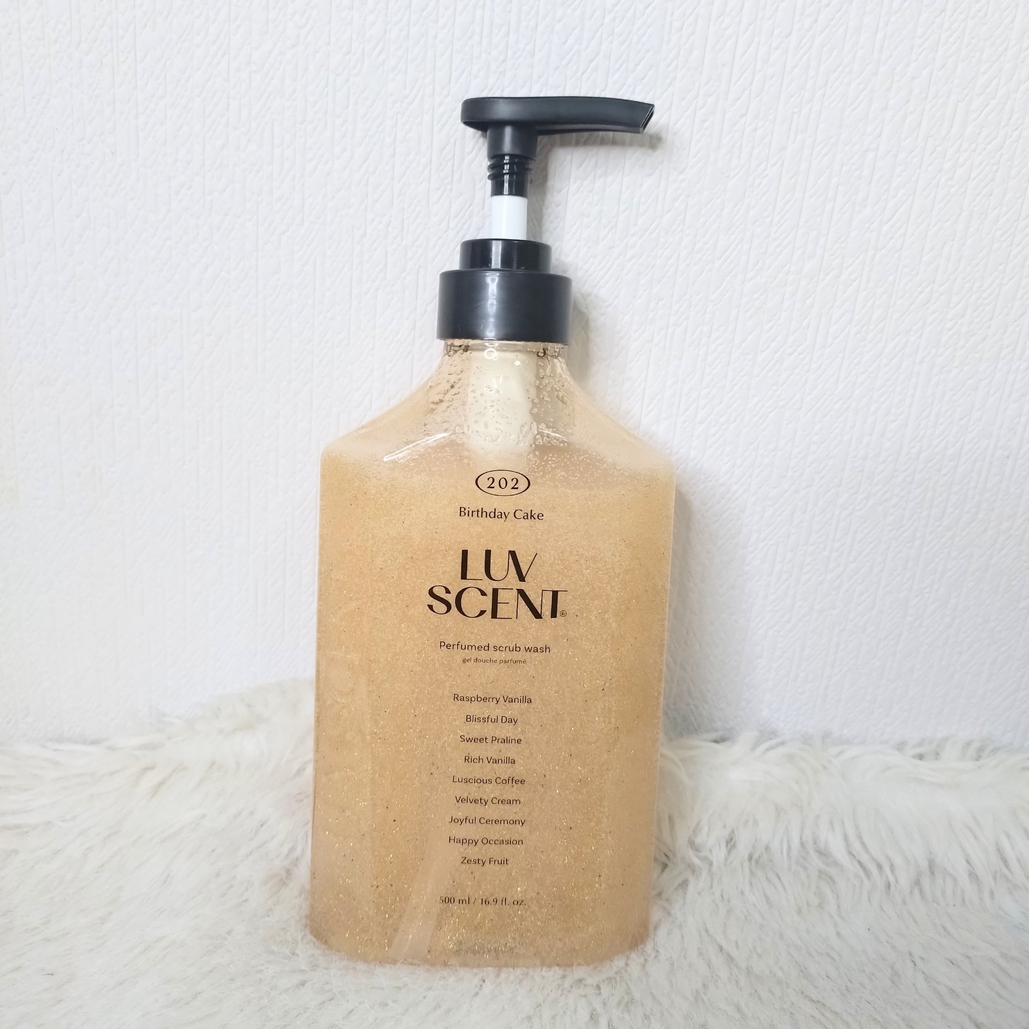 スクラブボディウォッシュ バースデイケーキ ラズベリーバニラ/LUV SCENT/ボディスクラブを使ったクチコミ（1枚目）