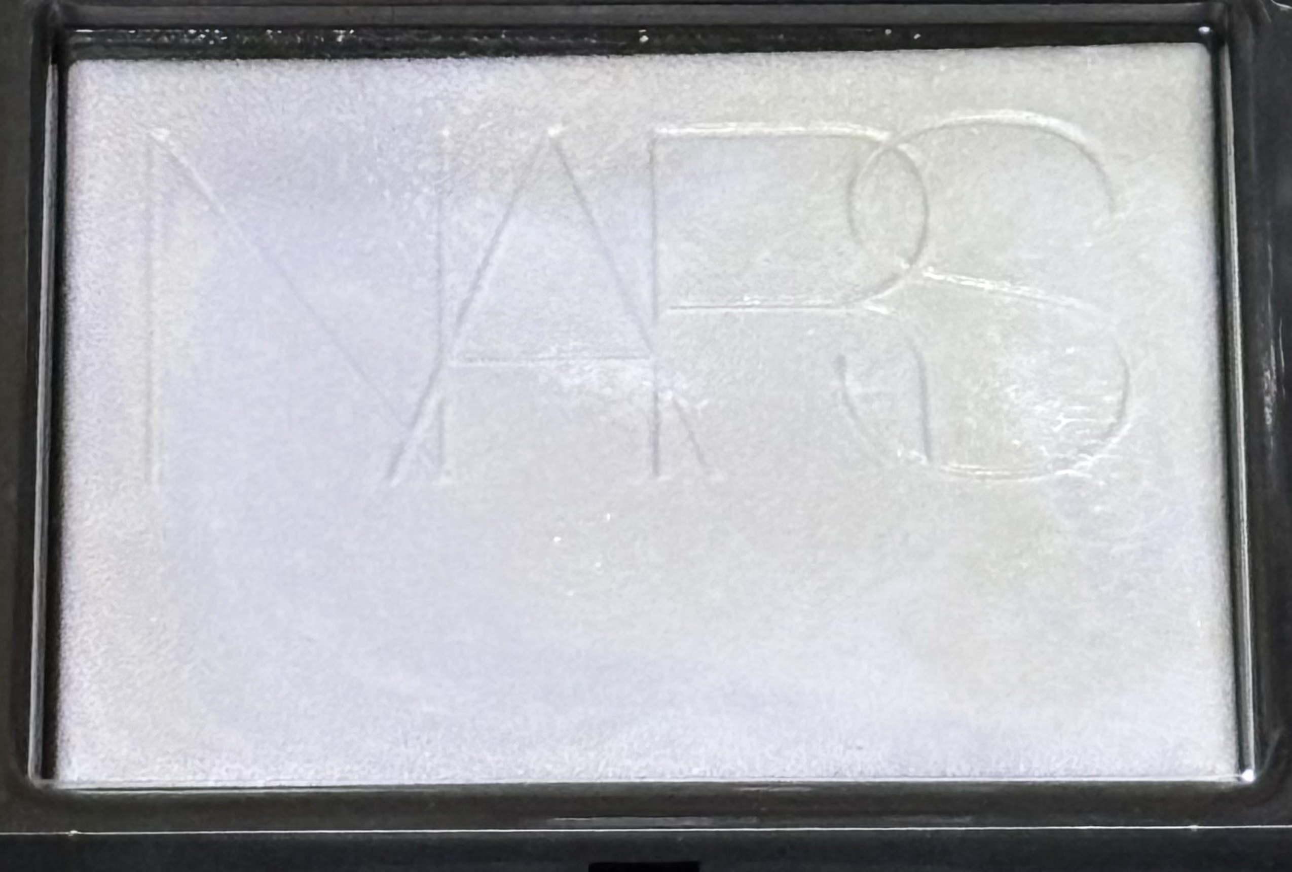 ライトリフレクティング プリズマティックパウダー/NARS/プレストパウダーを使ったクチコミ（2枚目）