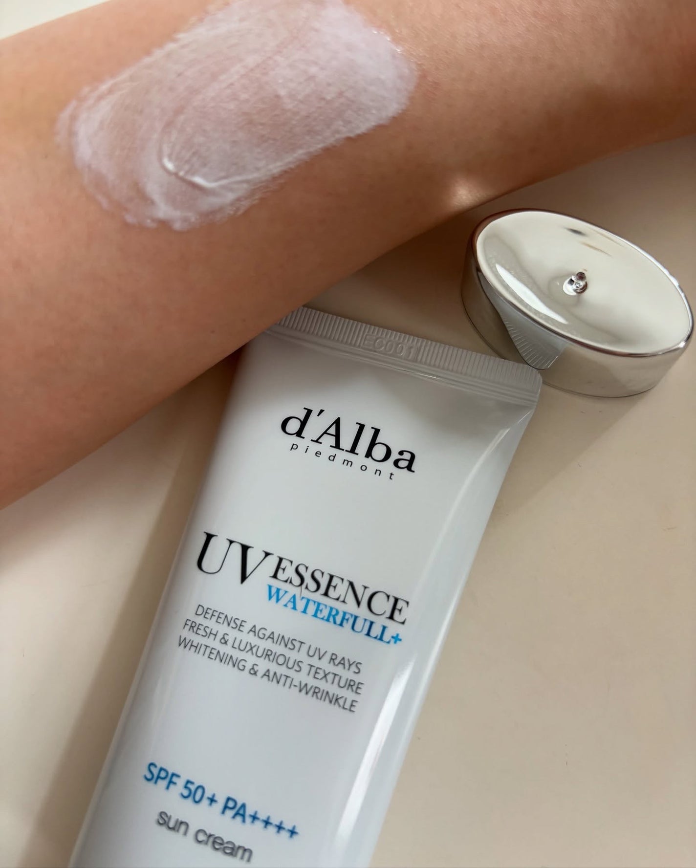 ぷるるフォロバしてます on LIPS 「ダルバウォータフルエッセンスサンクリーム水のようななめらかな使..」(2枚目)