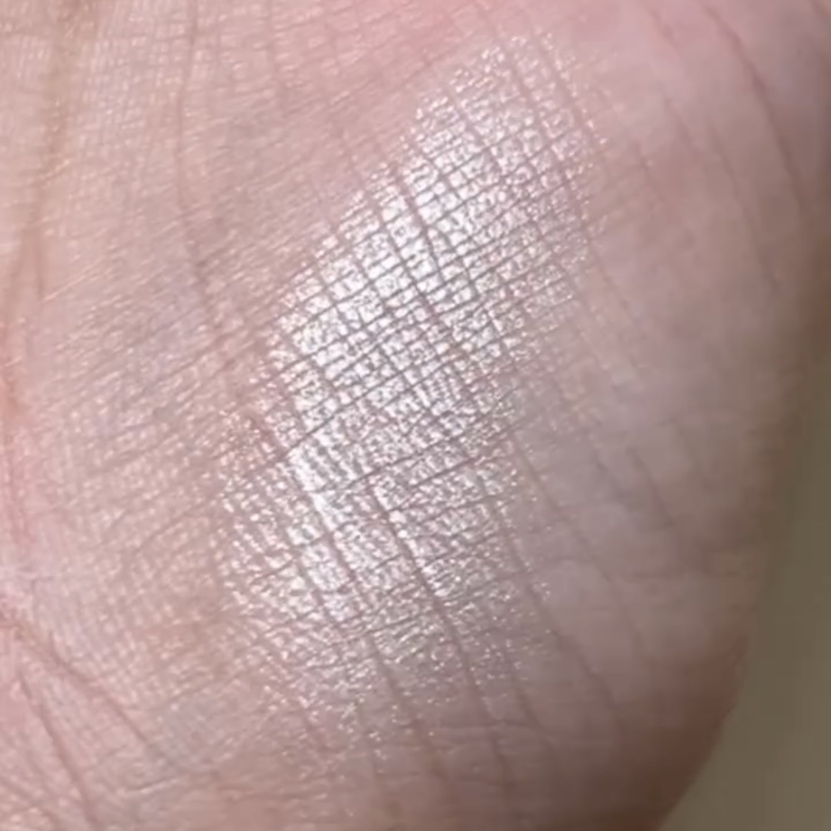 ムーングロウハイライター/キャンメイク/ハイライトを使ったクチコミ（2枚目）