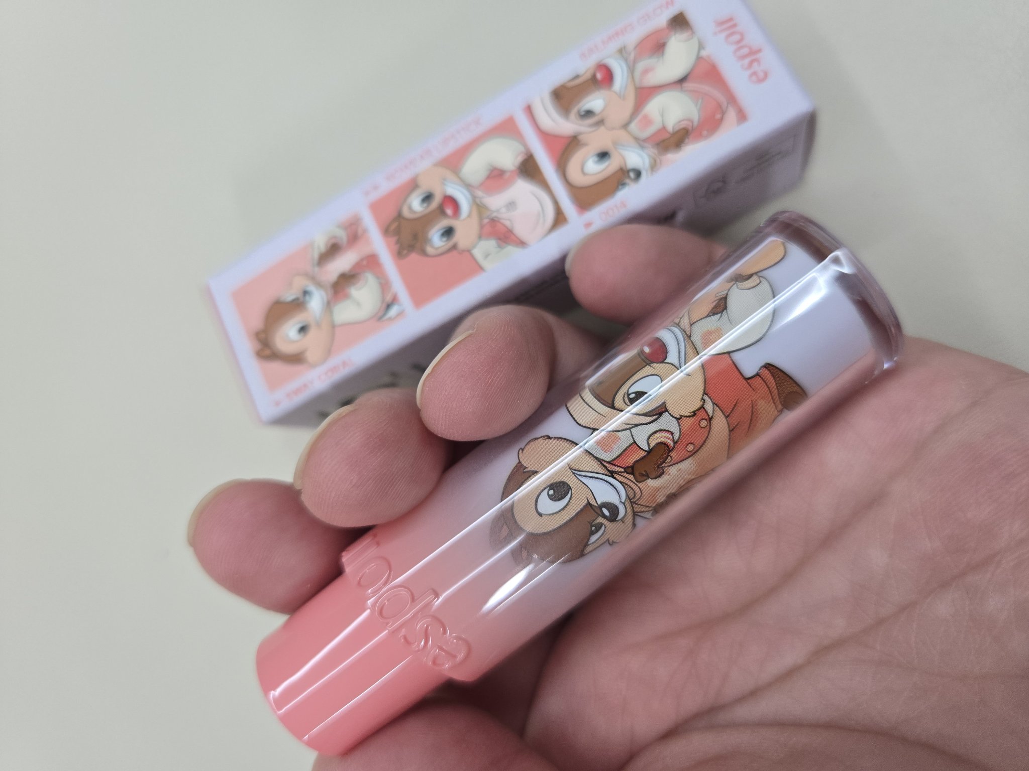 ノーウェアリップスティック バーミンググロー 14 スウェーコーラル(ディズニーエディション)/espoir/口紅を使ったクチコミ（2枚目）