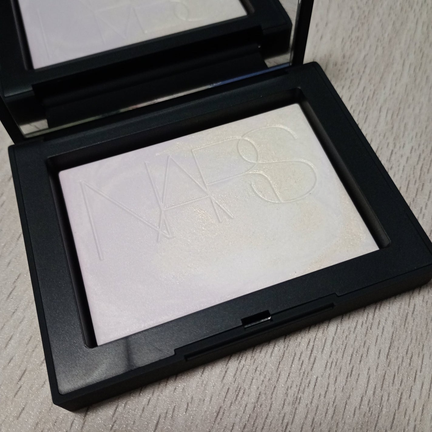 ライトリフレクティング プリズマティックパウダー/NARS/プレストパウダーを使ったクチコミ(4枚目)