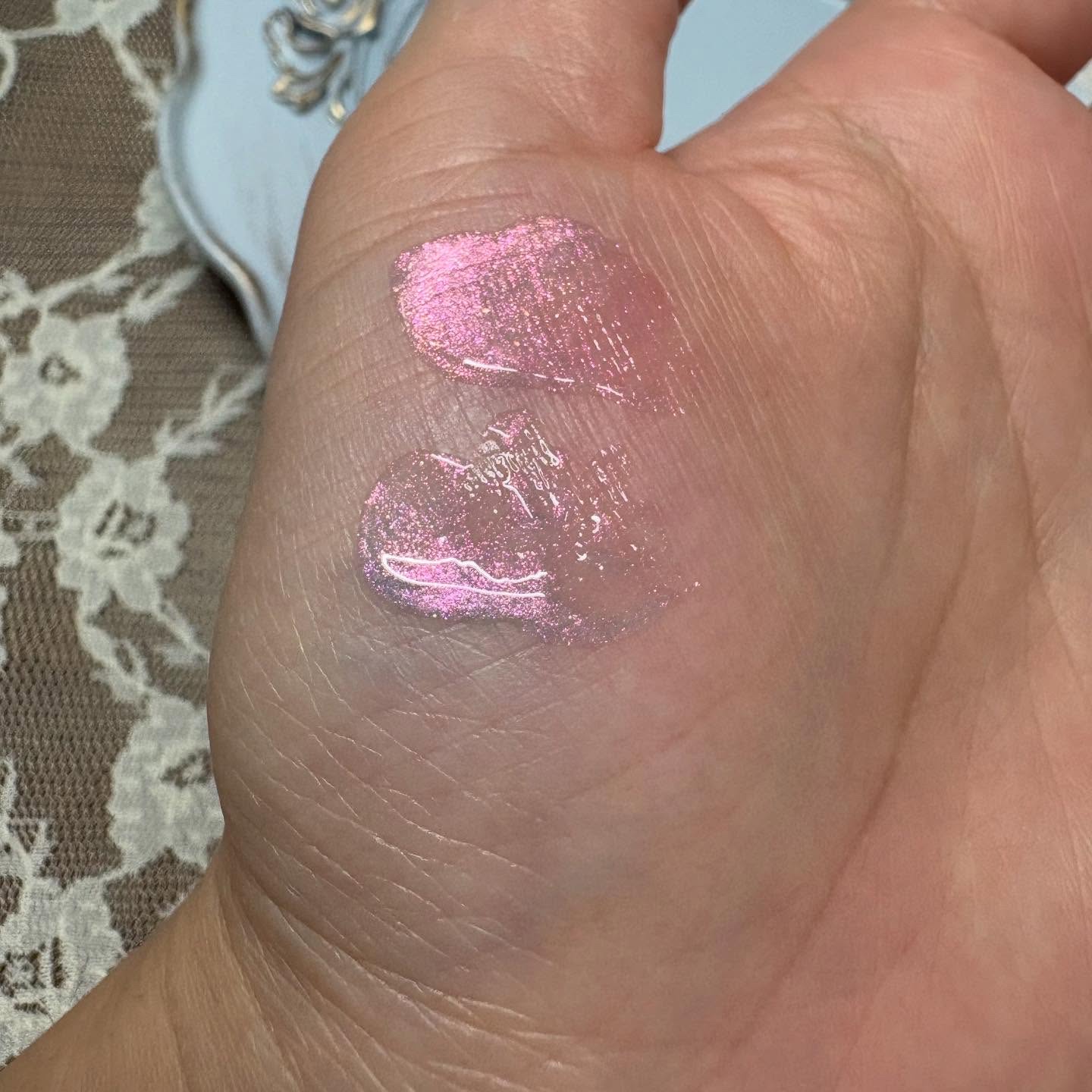 デューステインシアーオーロラグロス 03 オーシャンデュー(WEB限定色)/Milk Touch/リップグロスを使ったクチコミ（2枚目）