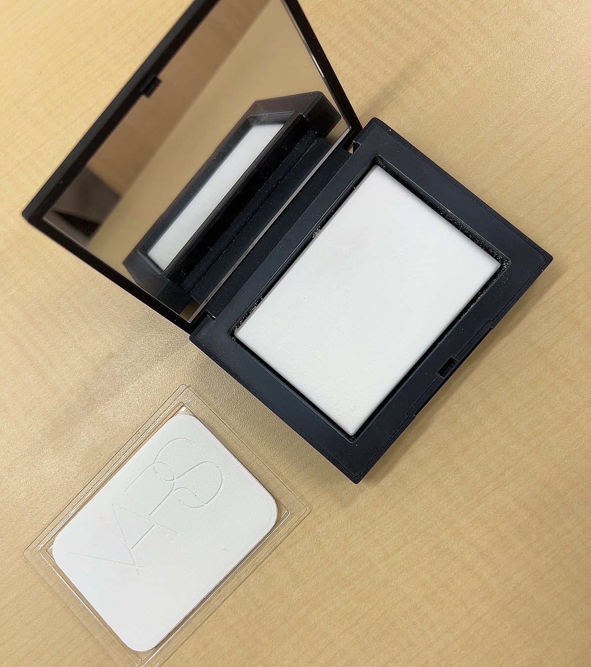 ライトリフレクティングセッティングパウダー　プレスト　N/NARS/プレストパウダーを使ったクチコミ（2枚目）