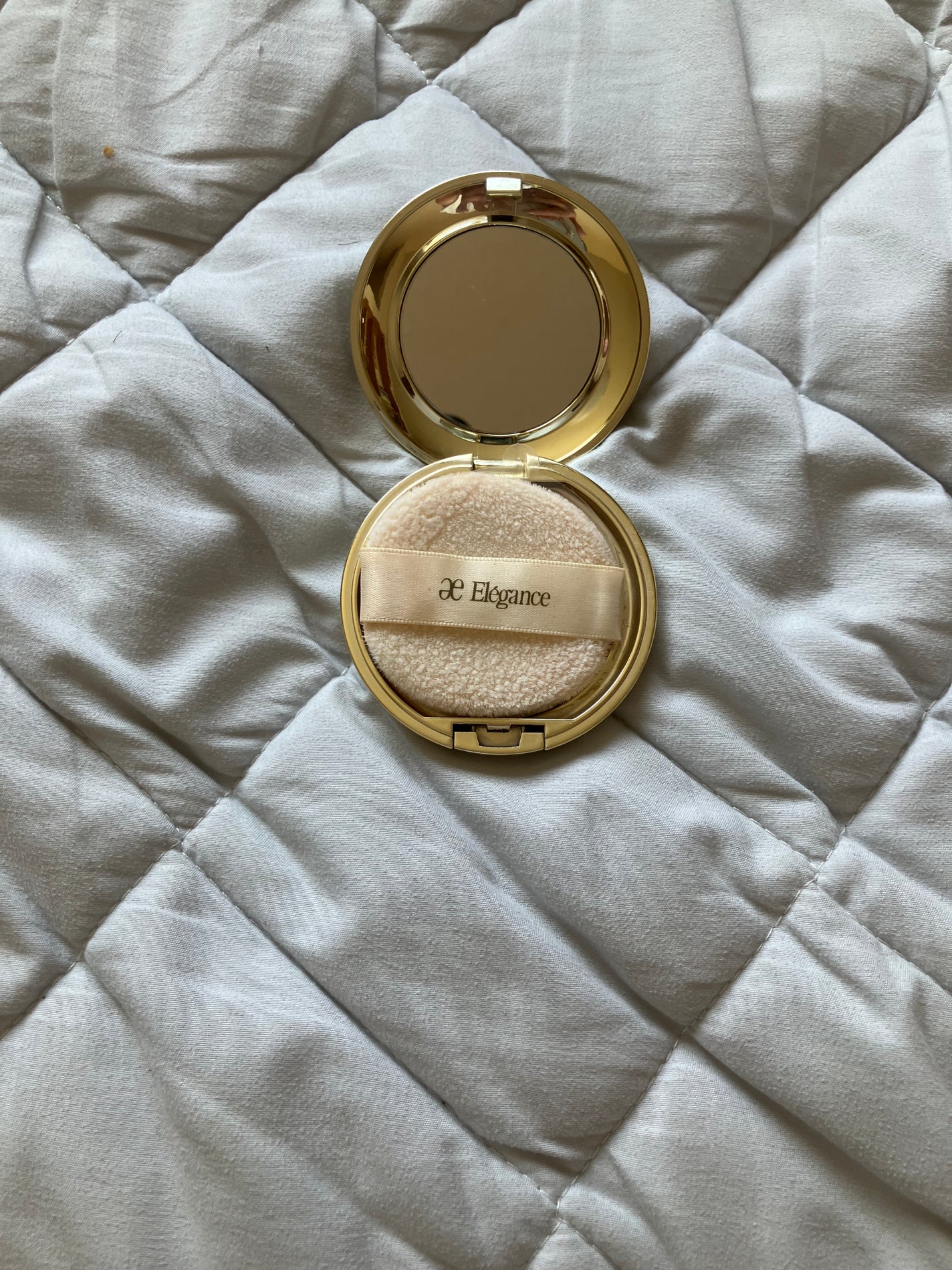 ラ プードル オートニュアンス/Elégance/プレストパウダーを使ったクチコミ(3枚目)