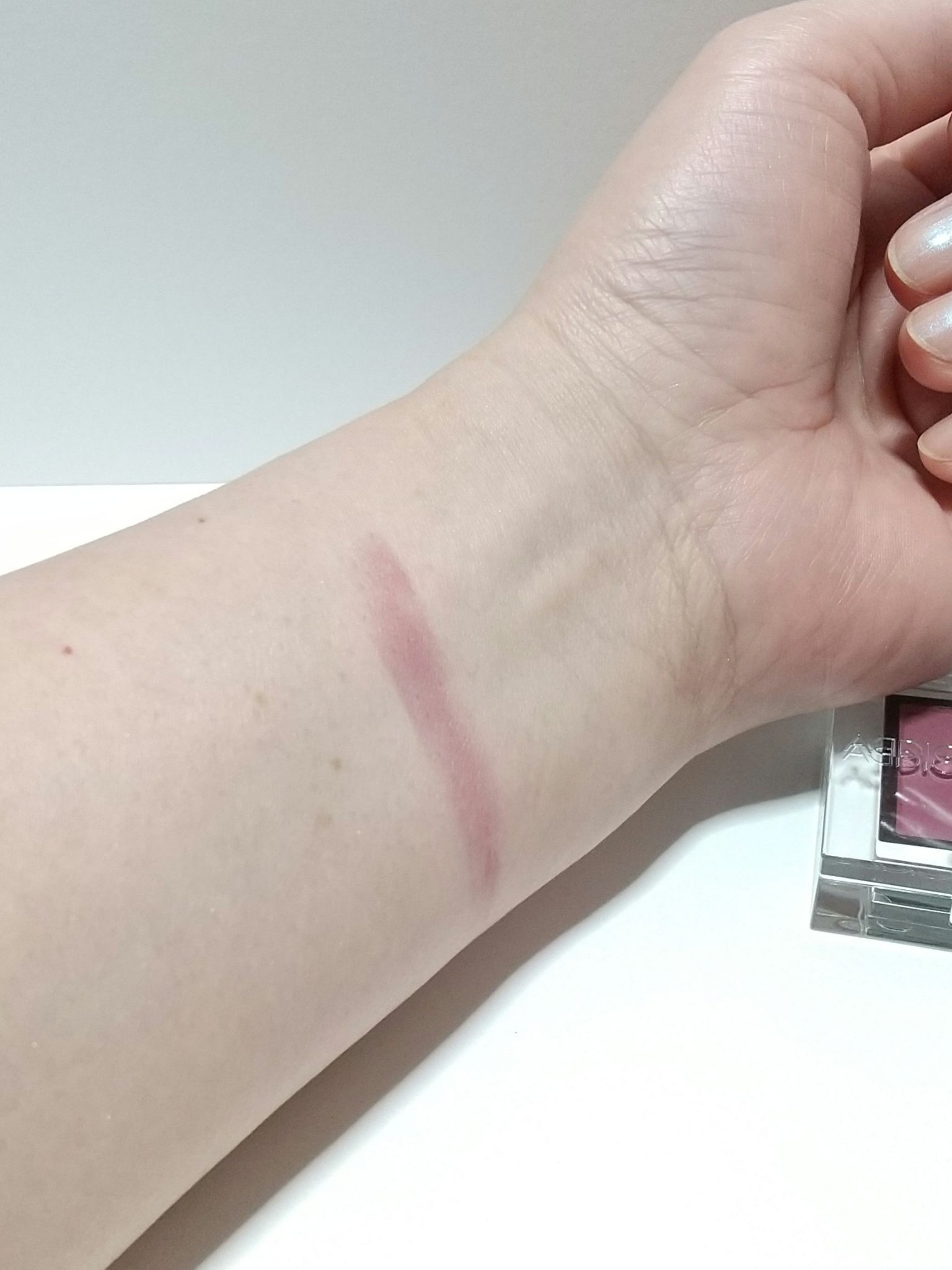 アディクション ザ アイシャドウ マット/ADDICTION/単色アイシャドウを使ったクチコミ（2枚目）