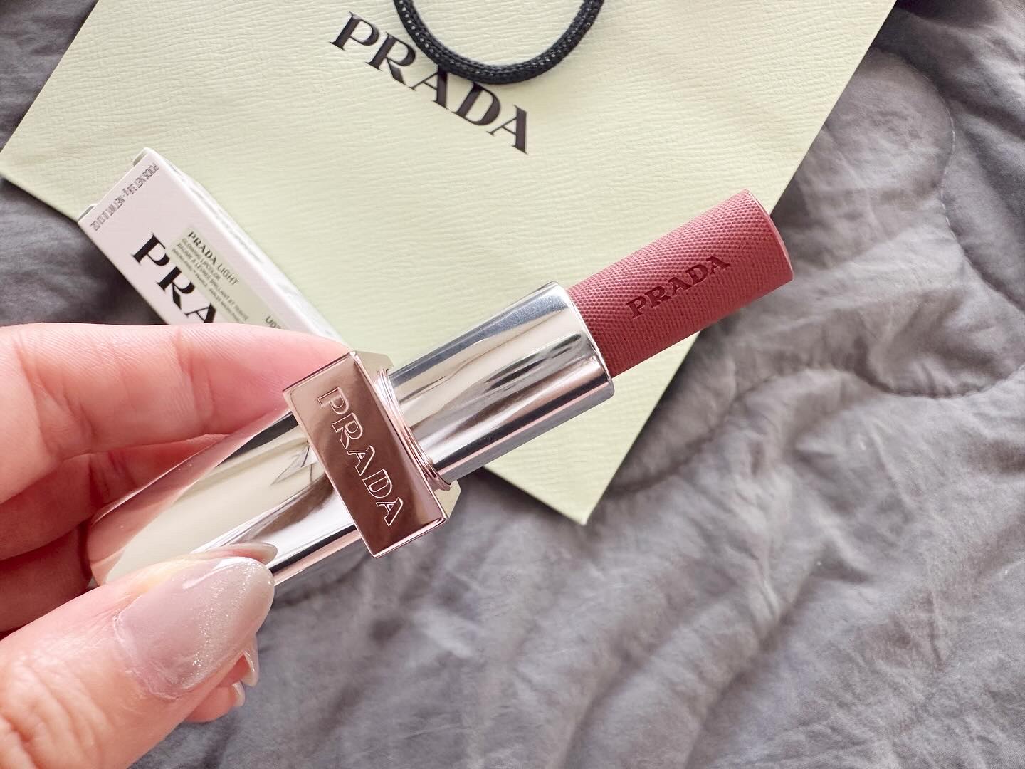 プラダ ライト グローイング リップバーム U020 ロッソ/PRADA BEAUTY/リップバームを使ったクチコミ（1枚目）