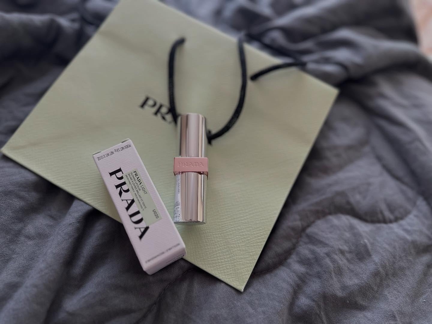 プラダ ライト グローイング リップバーム U020 ロッソ/PRADA BEAUTY/リップバームを使ったクチコミ（2枚目）