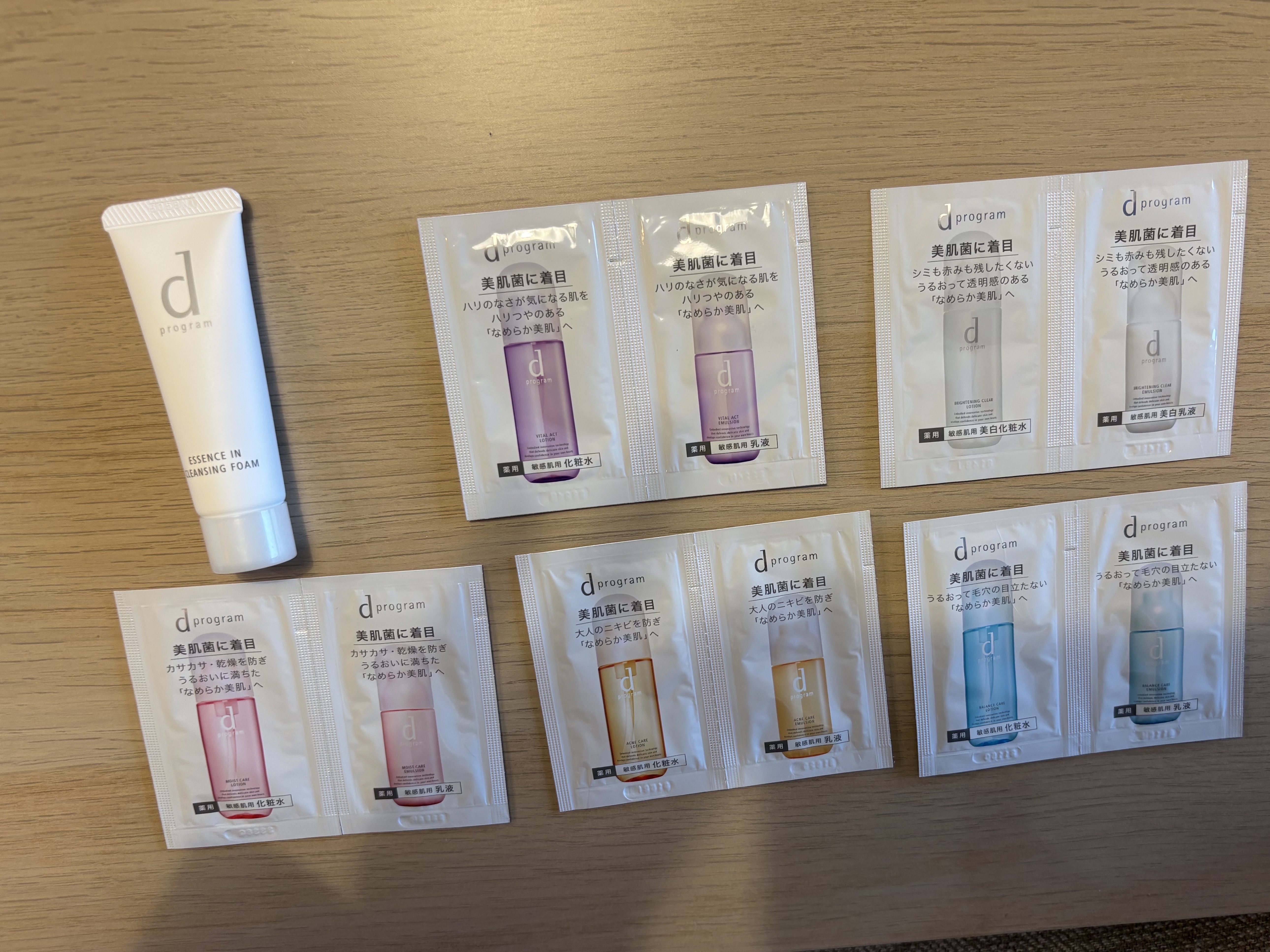 d プログラム　エッセンスイン クレンジングフォーム　ミニサイズ

アットコスメで購入

サンプルを試して気に入りミニサイズを購入

10日分使えるようです

嫌いなところがないです

モイストケア ローション MB サンプル
他のものとそ