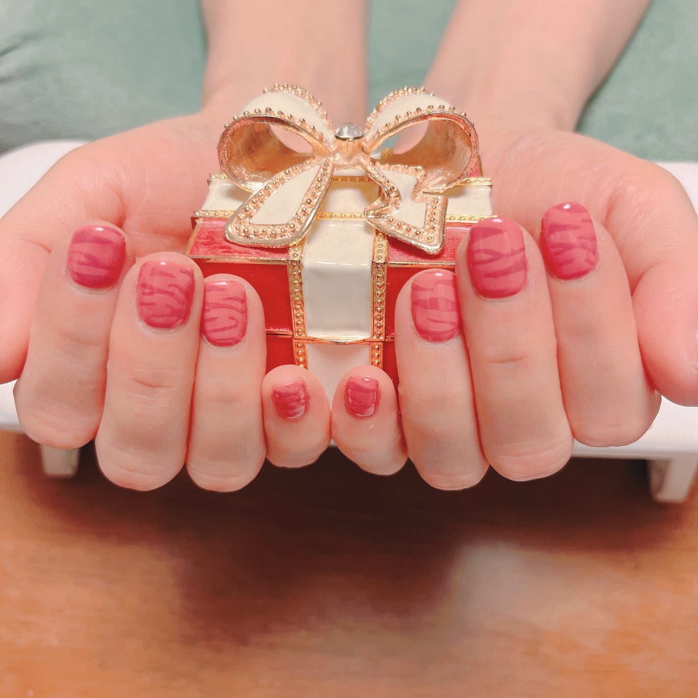 桜羽 on LIPS 「母に推しネイル🦩母がして欲しいと言うのでスタンプでいるものを揃..」(1枚目)