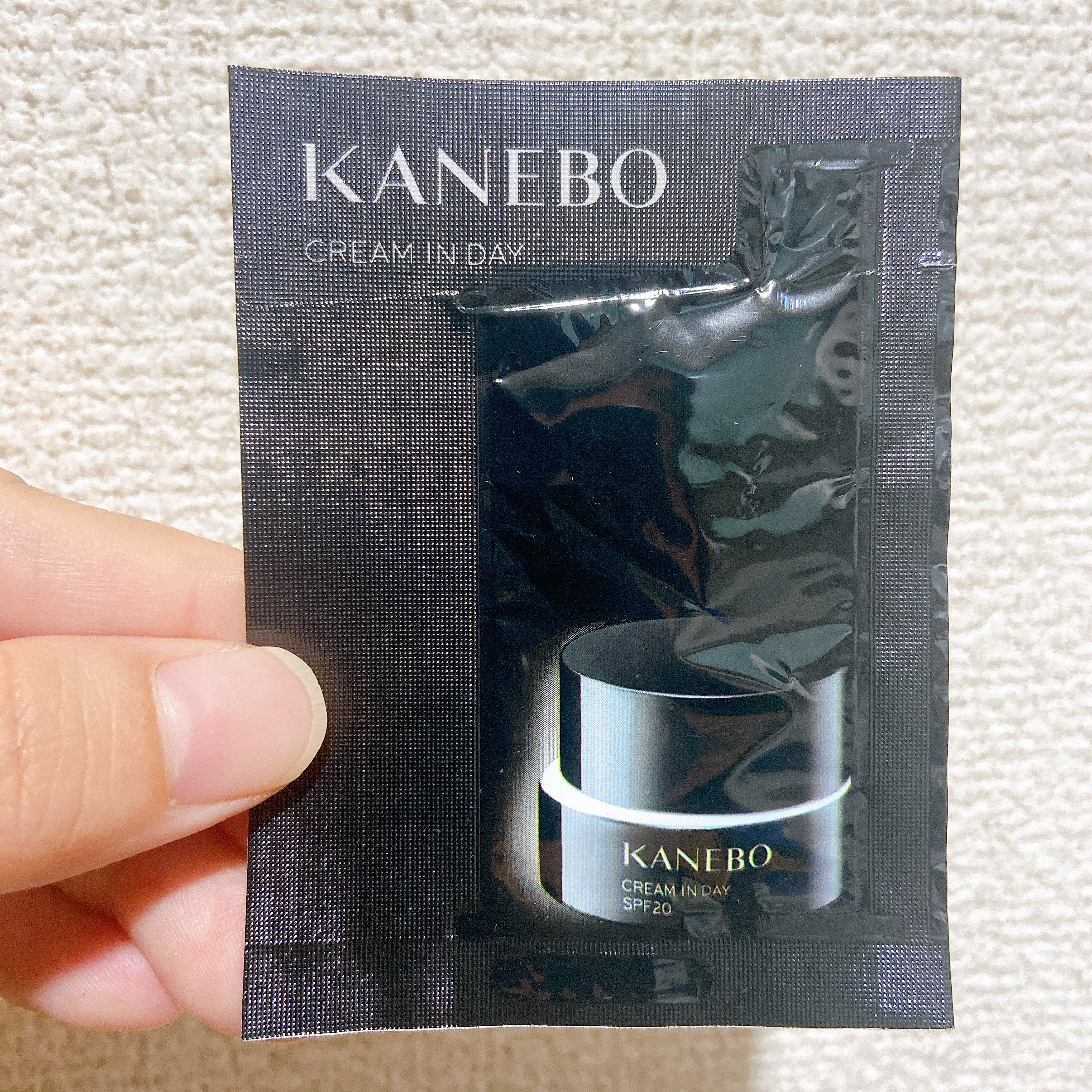 KANEBO
クリーム　イン　デイ
《サンプル》

＠cosmeのコスメサンプル自動販売機でゲットしたサンプルの自分のメモを兼ねたレビューです📝

すごく話題になっていて前からとても使ってみたかったんですが、現品はお高くて中々手が出ません