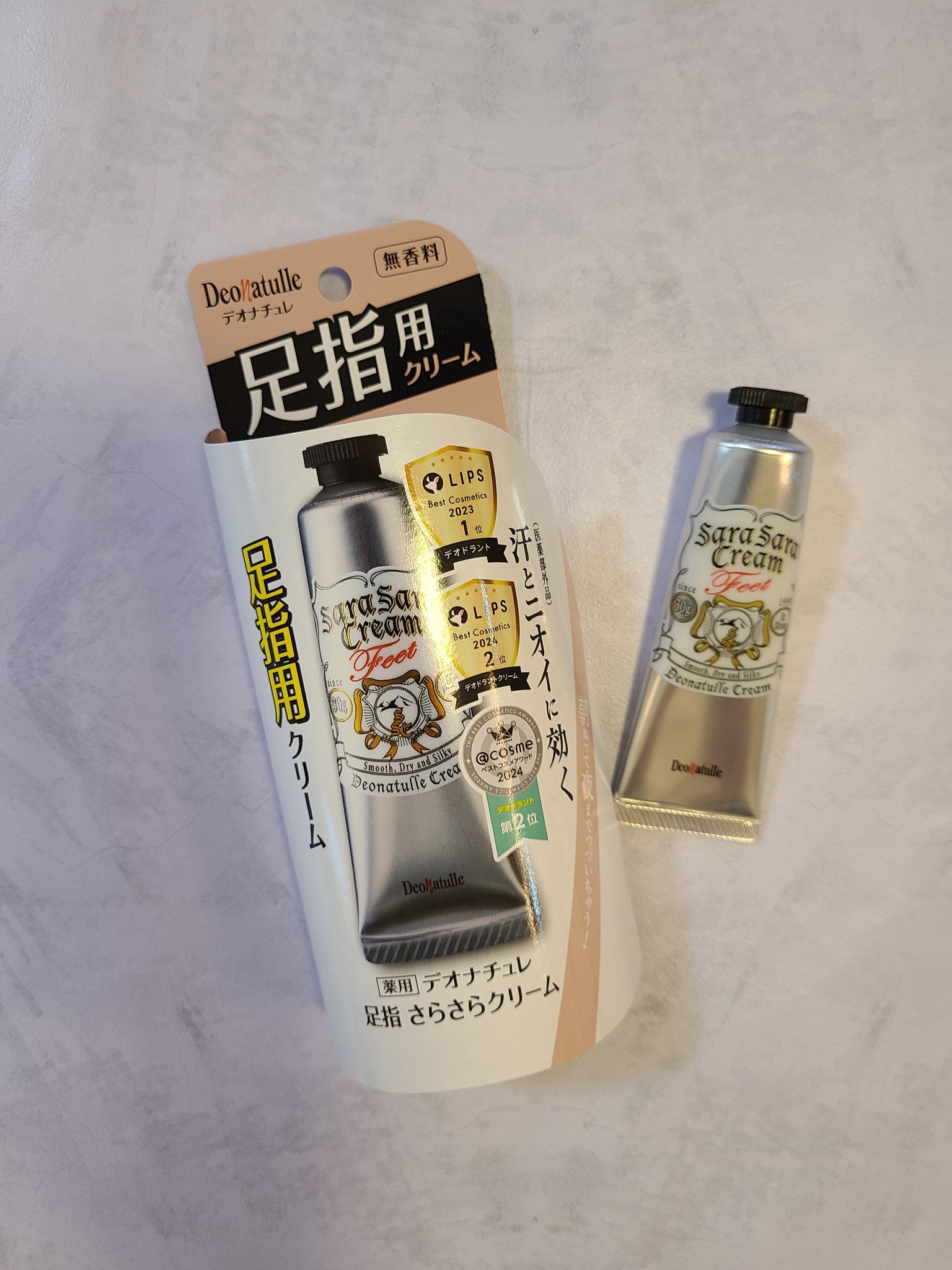 朝のルーティンに＋α

「デオナチュレ足指用クリーム」

デオナチュレ足指さらさらクリームを軽く塗るだけで、ベタつかずさらさらした使い心地を感じられます✨

チューブタイプだから、足指の間に塗りやすく、量も自由に調整できるのが嬉しいポイント