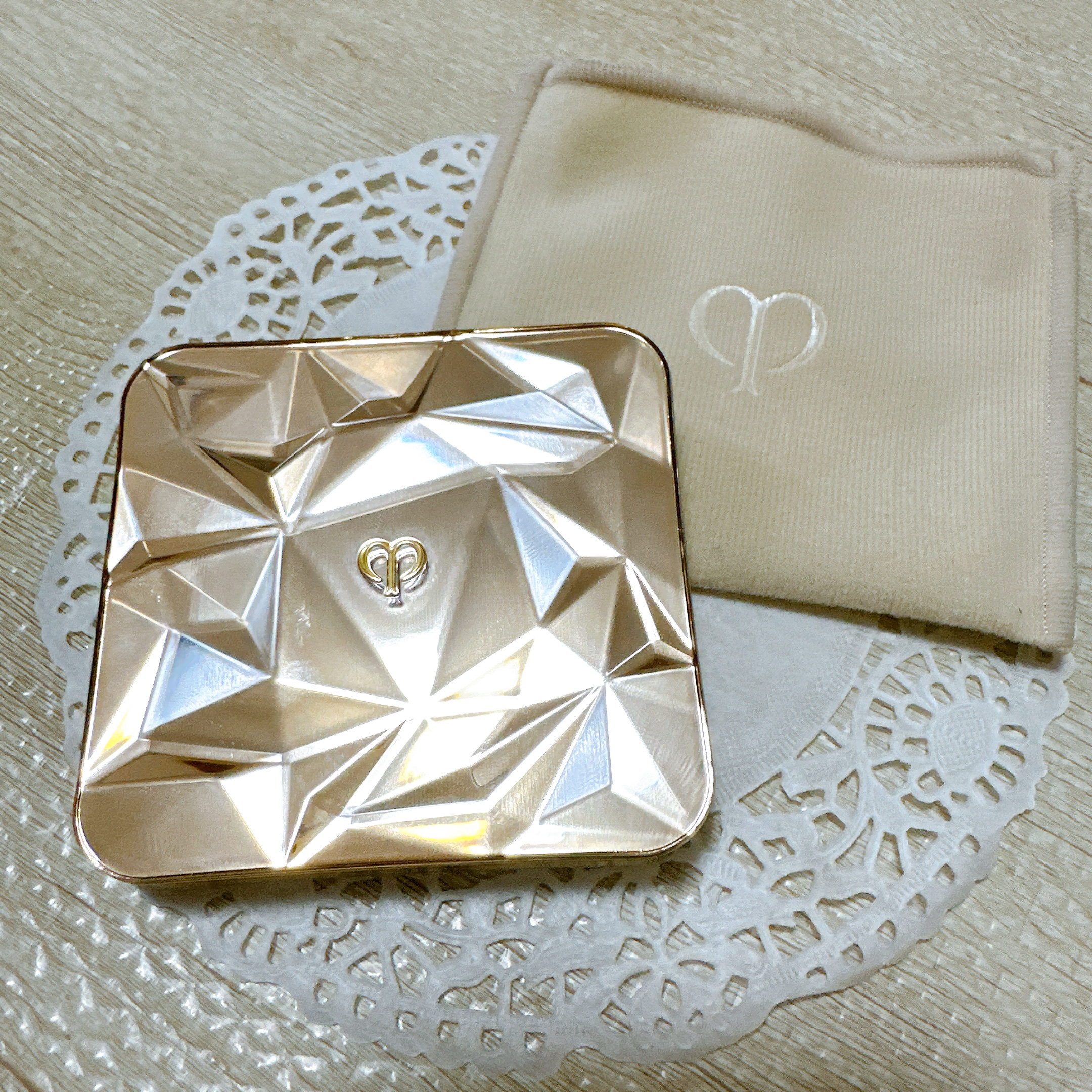 ル・レオスールデクラ /クレ・ド・ポー ボーテ/パウダーハイライトを使ったクチコミ（2枚目）