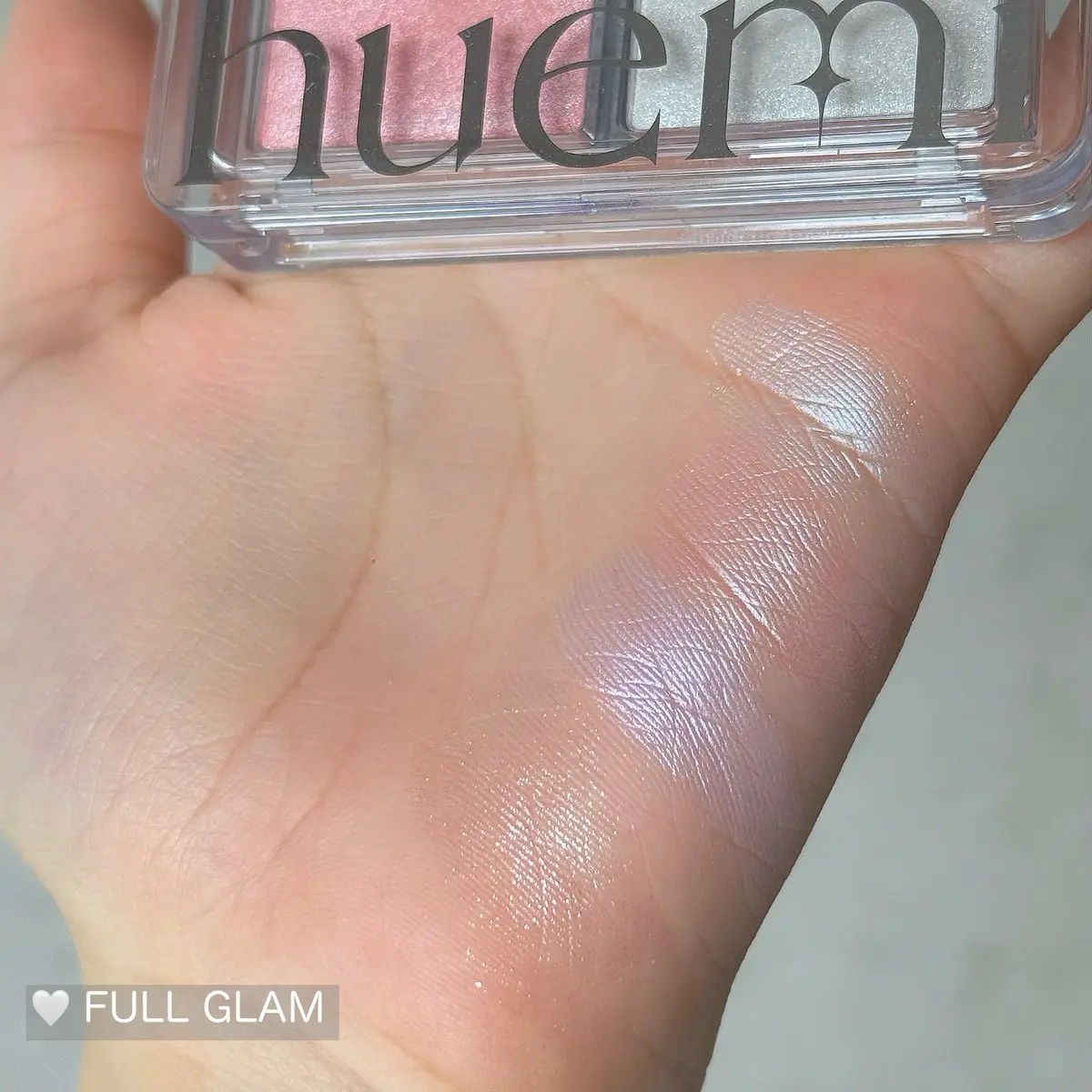 multi use glow on palette/huemi/パウダーハイライトを使ったクチコミ（2枚目）