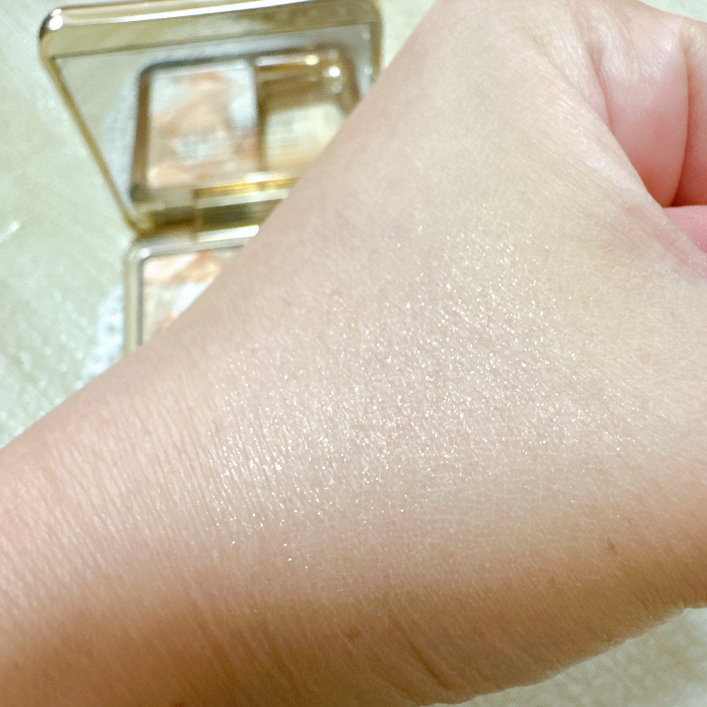 ル・レオスールデクラ /クレ・ド・ポー ボーテ/パウダーハイライトを使ったクチコミ(5枚目)