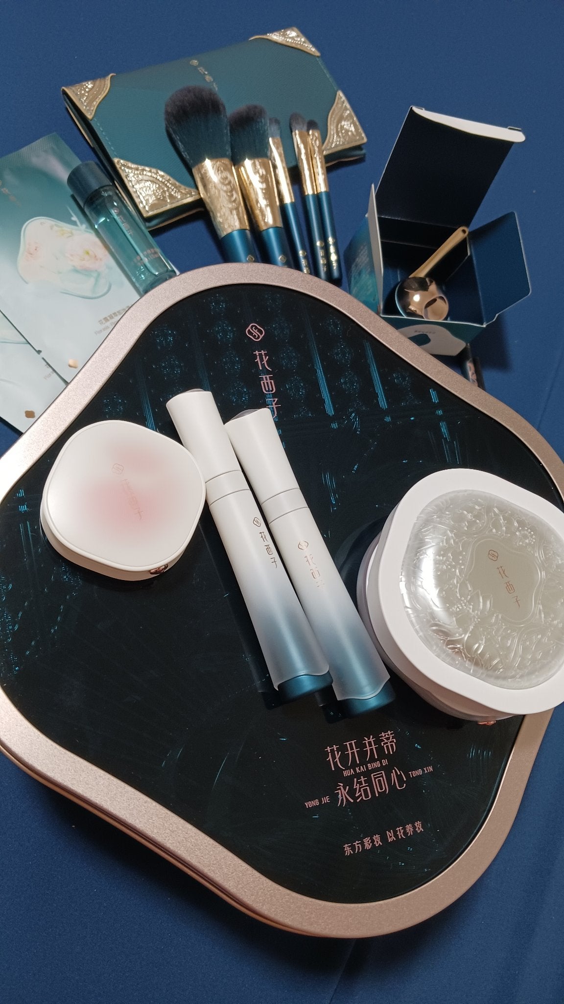 牡丹鏤月浮雕 百鳥朝鳳/花西子/アイシャドウパレットを使ったクチコミ(4枚目)