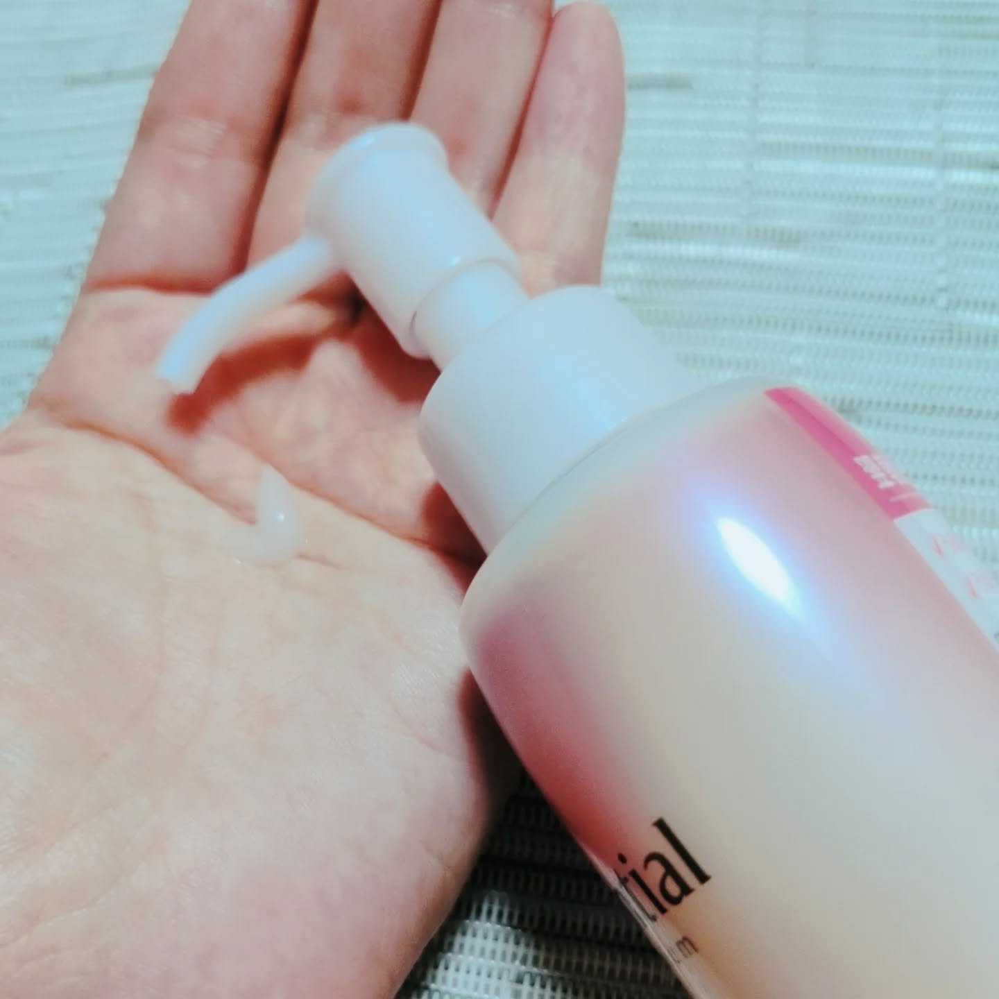 エッセンシャル プレミアム うるりジェリーミルク/エッセンシャル/ヘアミルクを使ったクチコミ（2枚目）