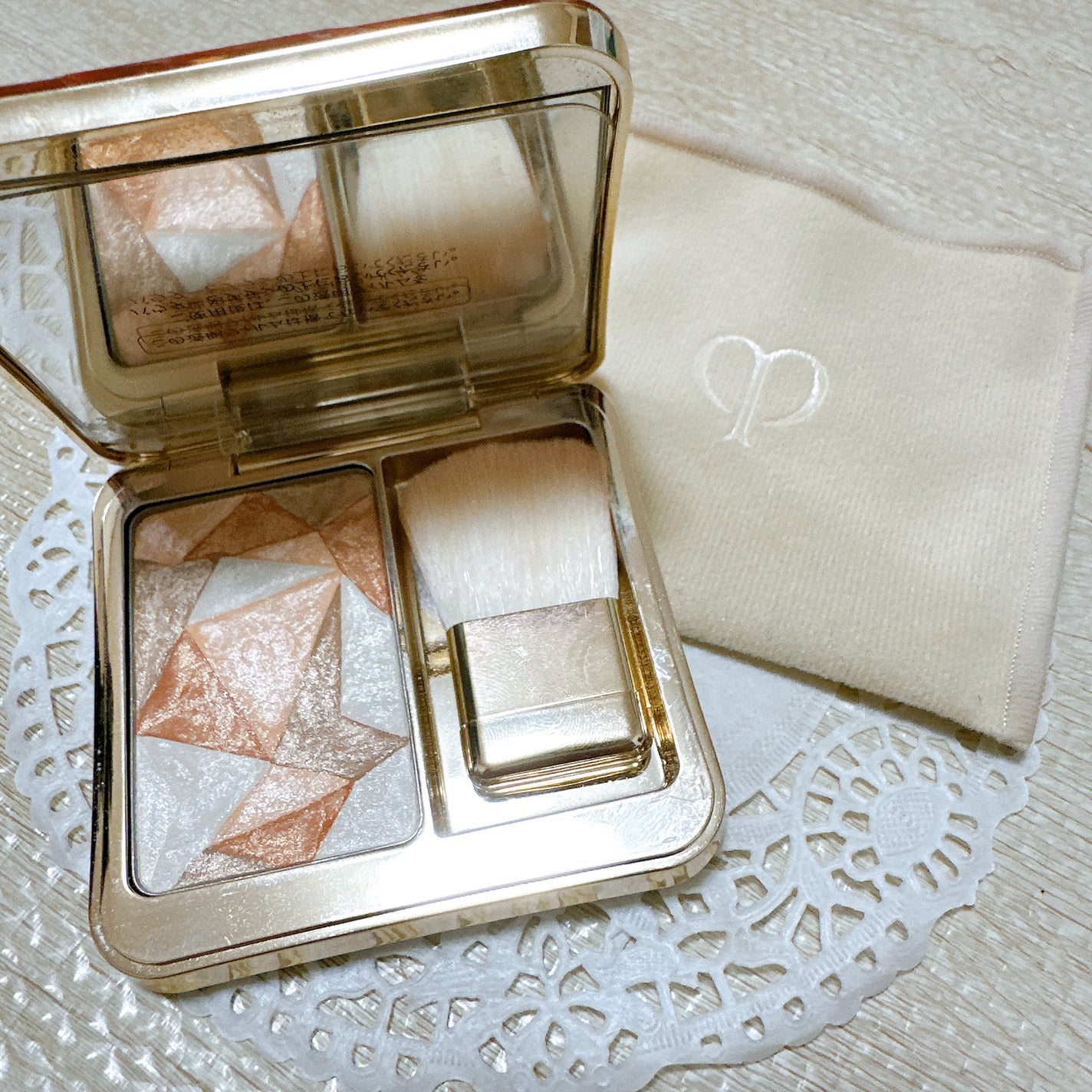 ル・レオスールデクラ /クレ・ド・ポー ボーテ/パウダーハイライトを使ったクチコミ(4枚目)