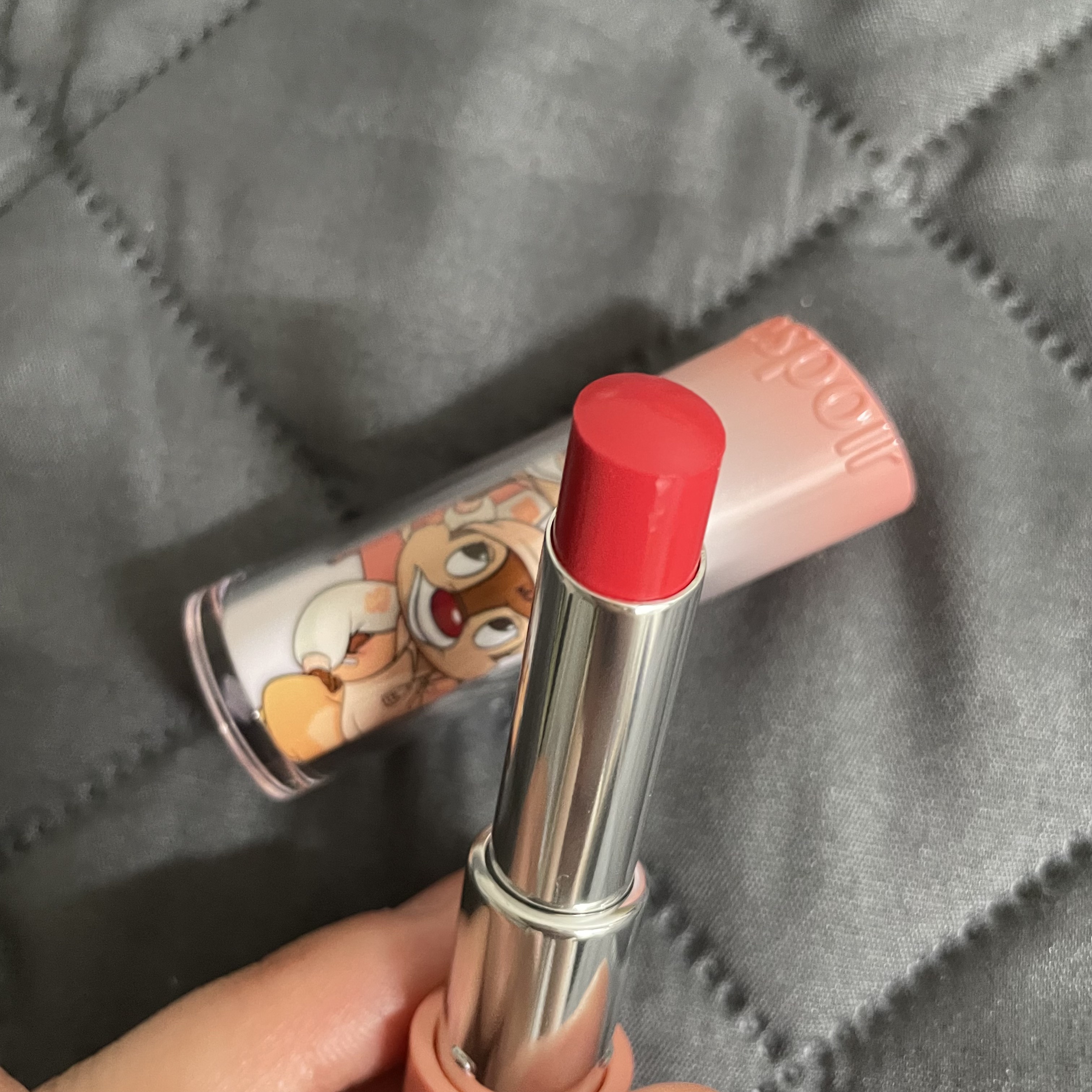 ノーウェアリップスティック バーミンググロー 14 スウェーコーラル(ディズニーエディション)/espoir/口紅を使ったクチコミ（2枚目）