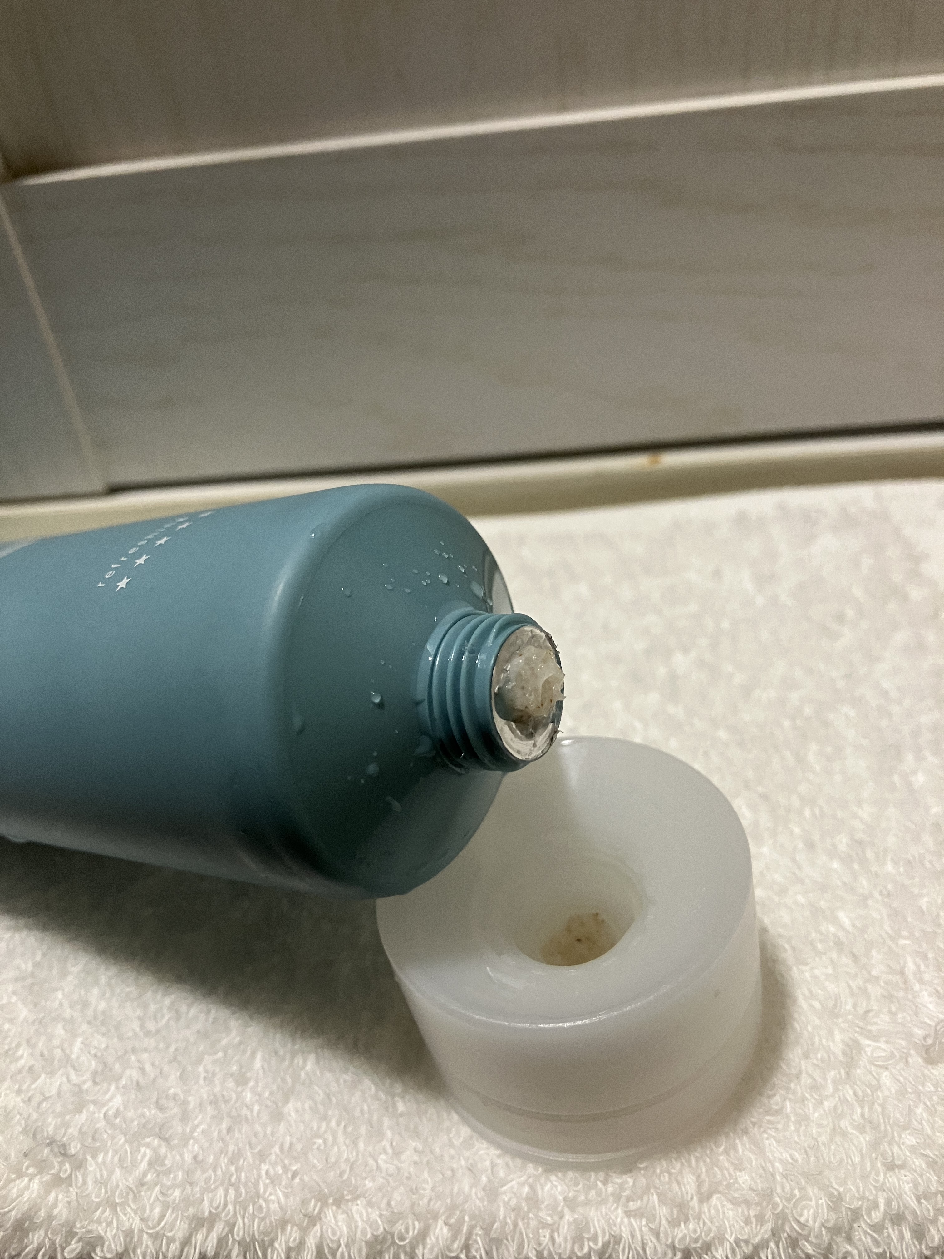 NEUT ヘッドスクラブジェル クールシトラスのクチコミ「
STニュート ヘッドスクラブジェルは、頭皮の汚れ、ベタつき、ニオイなどの悩みに対応する頭皮用.....」（2枚目）