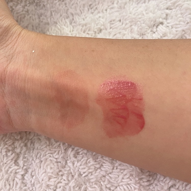 アンシーン ミラーティント 651 エル.ジー.エス/Oddtype/リップティントを使ったクチコミ（2枚目）