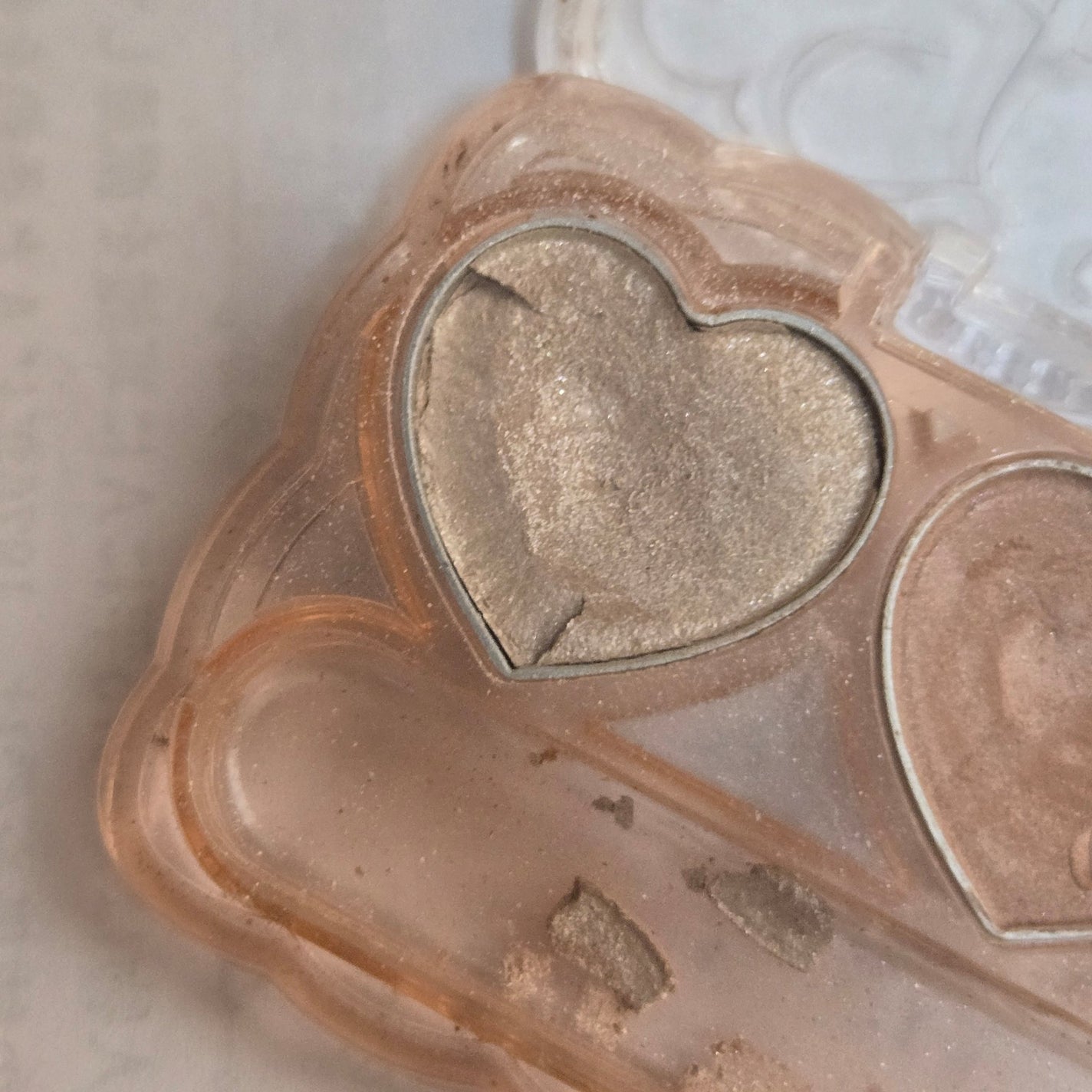 フォーチュン ドーリーフィール アイカラー/フォーチュン/アイシャドウパレットを使ったクチコミ(1枚目)