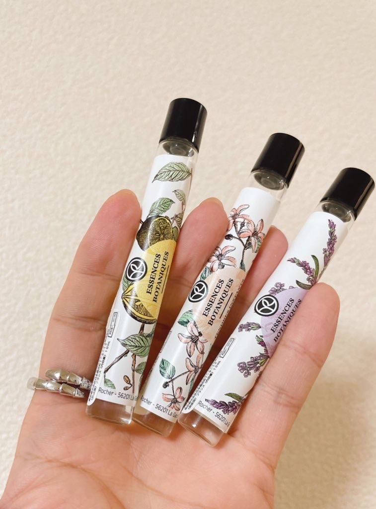 1本1,980円のロールオン香水！#gift 

イヴ・ロシェ から6/13に関東の一部店舗とオンラインで発売開始してるよ〜！

イチオシは紫の『カーム』の香り〜！
こういう水分感じるお花の香りが本当に好きなんじゃ…この時期はこういう香水を