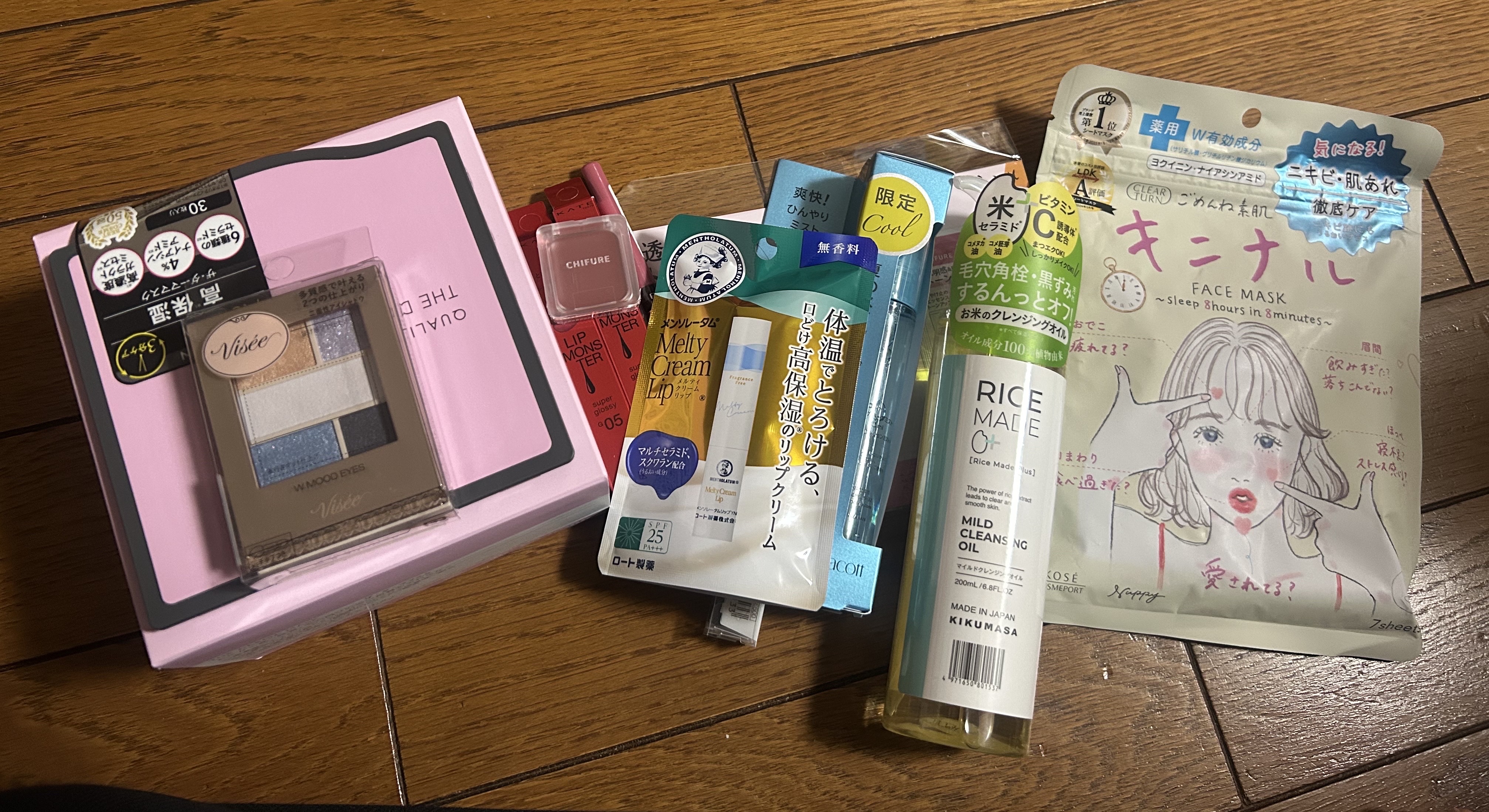 長くなりましたのでPart2！

⭐️KATE ケイト リップモンスター ツヤバース G05 ピンクロビンの泉 1.6g

こちらは青みしっかりピンク！
この色出たの嬉しい☺️
とても使いやすいので、別の色買い足したいです。

⭐️クリアタ