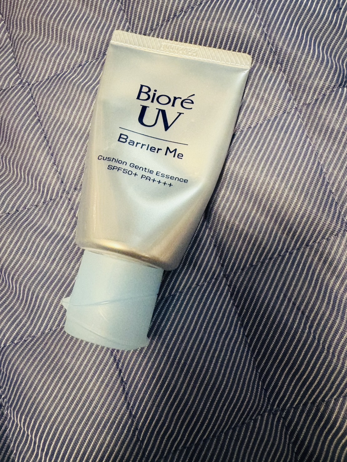 ビオレUVバリアミー
クッションジェントルエッセンス - 柔らかな肌に包まれる心地よさ

ビオレのUVバリアミー クッションジェントルエッセンスは、お肌をやさしく包み込むようなテクスチャーが魅力的な日焼け止めです。

このジェルタイプの日焼