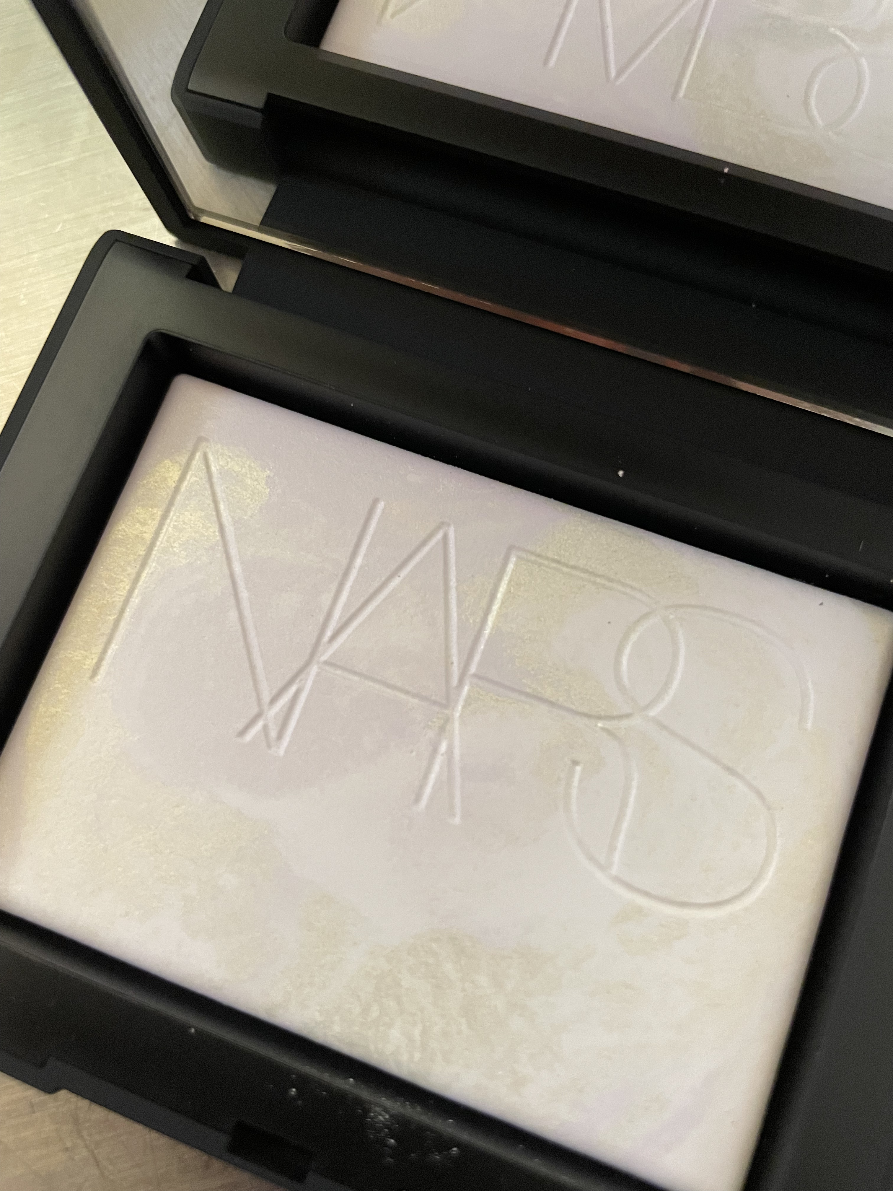 ライトリフレクティングセッティングパウダー　プレスト　N/NARS/プレストパウダーを使ったクチコミ（1枚目）