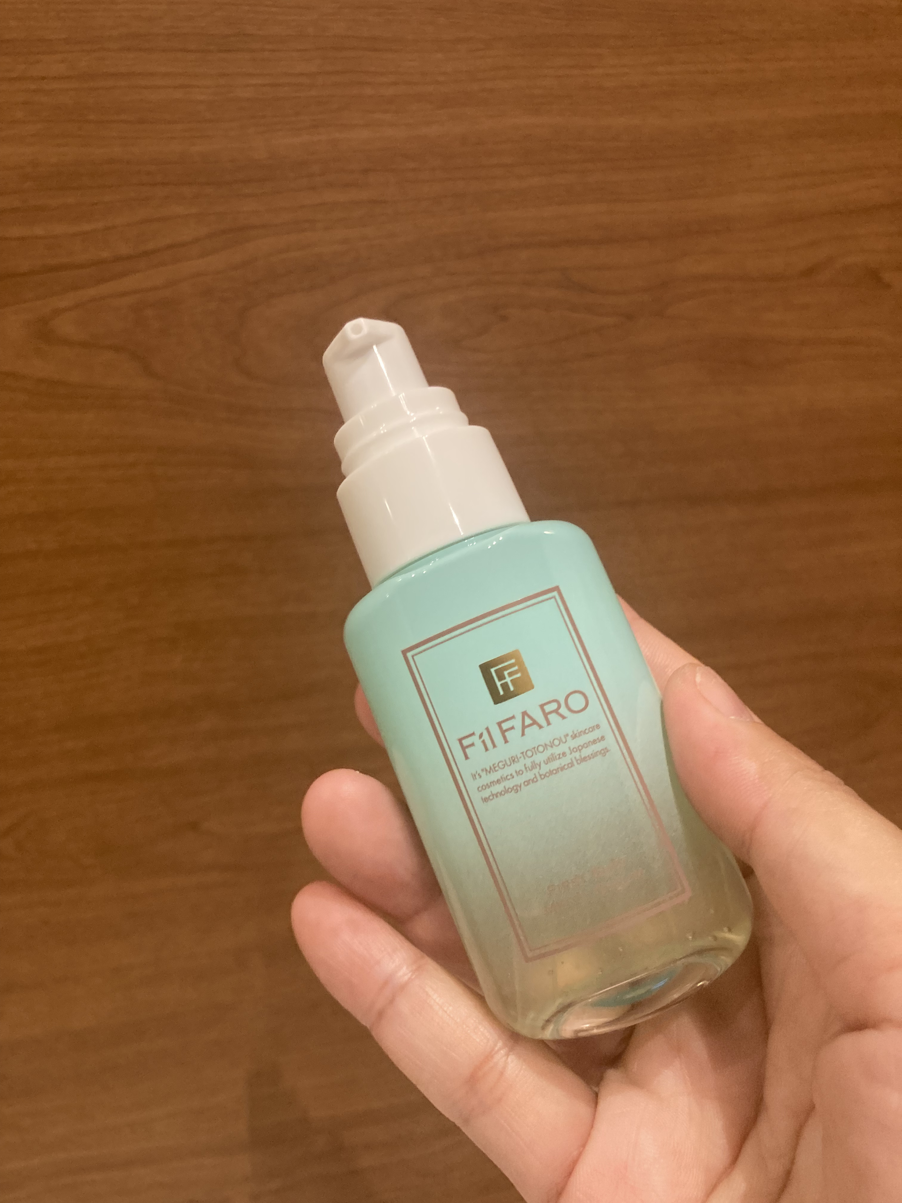 洗顔後、まっさらな肌に最初に入れるのはこのファーストショット。とろけるように浸透して、スッと肌が整う感覚に感動。

しかも敏感肌対応。ノンケミ処方でゆらぎ肌の私でも安心でした。

#filfaro #フィルファーロ #巡り整うスキンケア #