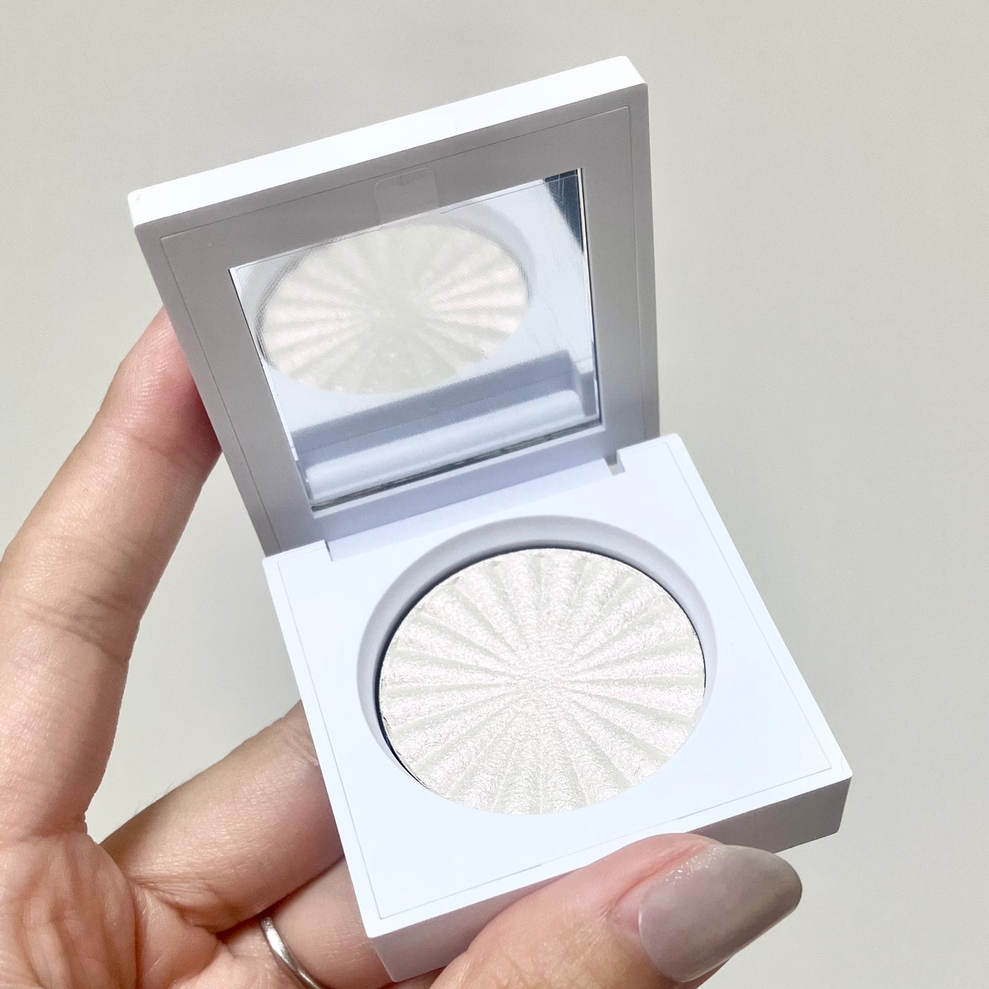 OFRA mini Highlighter/Ofra Cosmetics/パウダーハイライトを使ったクチコミ(2枚目)