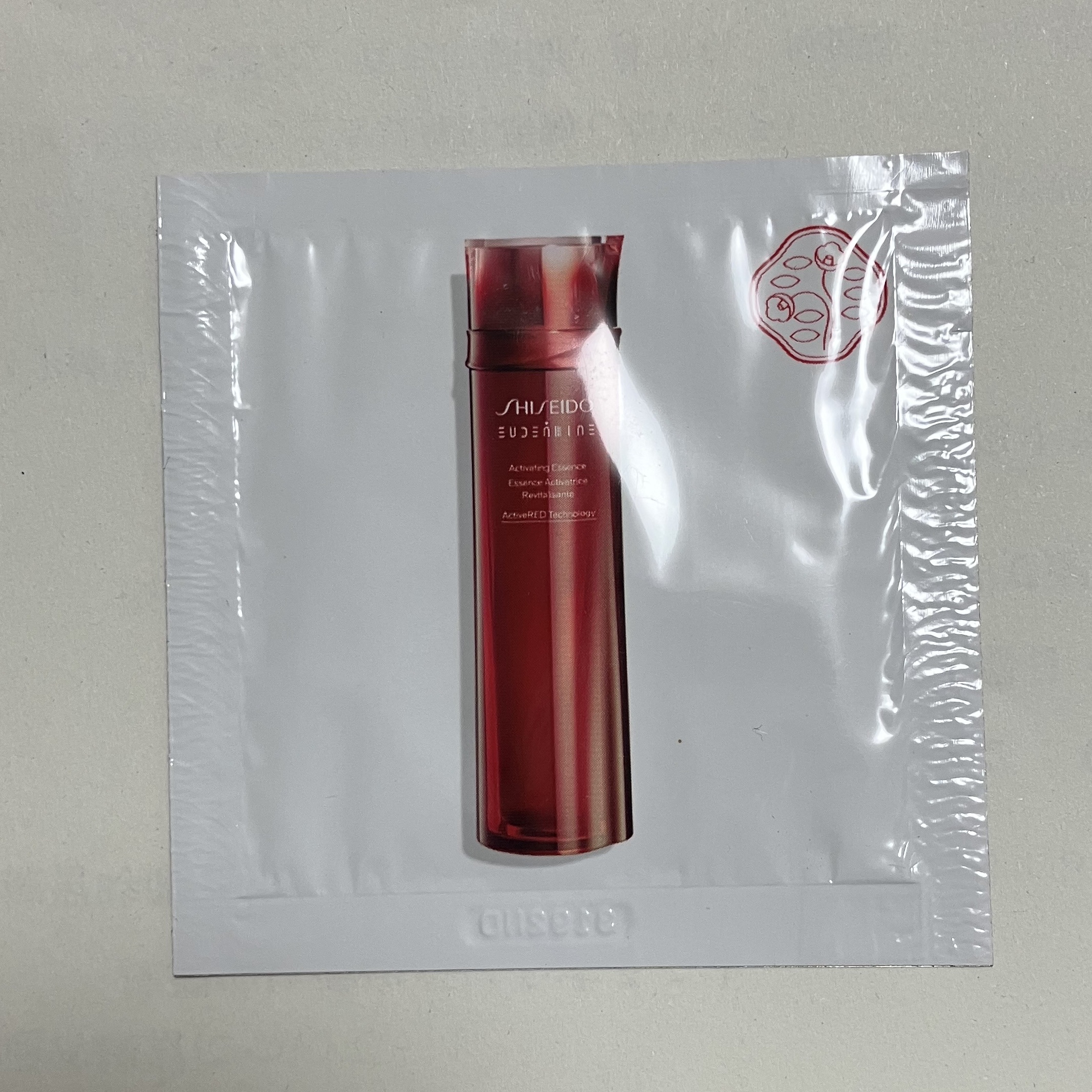 SHISEIDO
オイデルミン エッセンスローション
¥9,350

ほんのりとろみのあるテクスチャーの化粧水です。保湿感がしっかり感じられますがベタつきはあまり気になりません。
香りはデパコスの化粧水っぽさと少しアルコールっぽさもあります