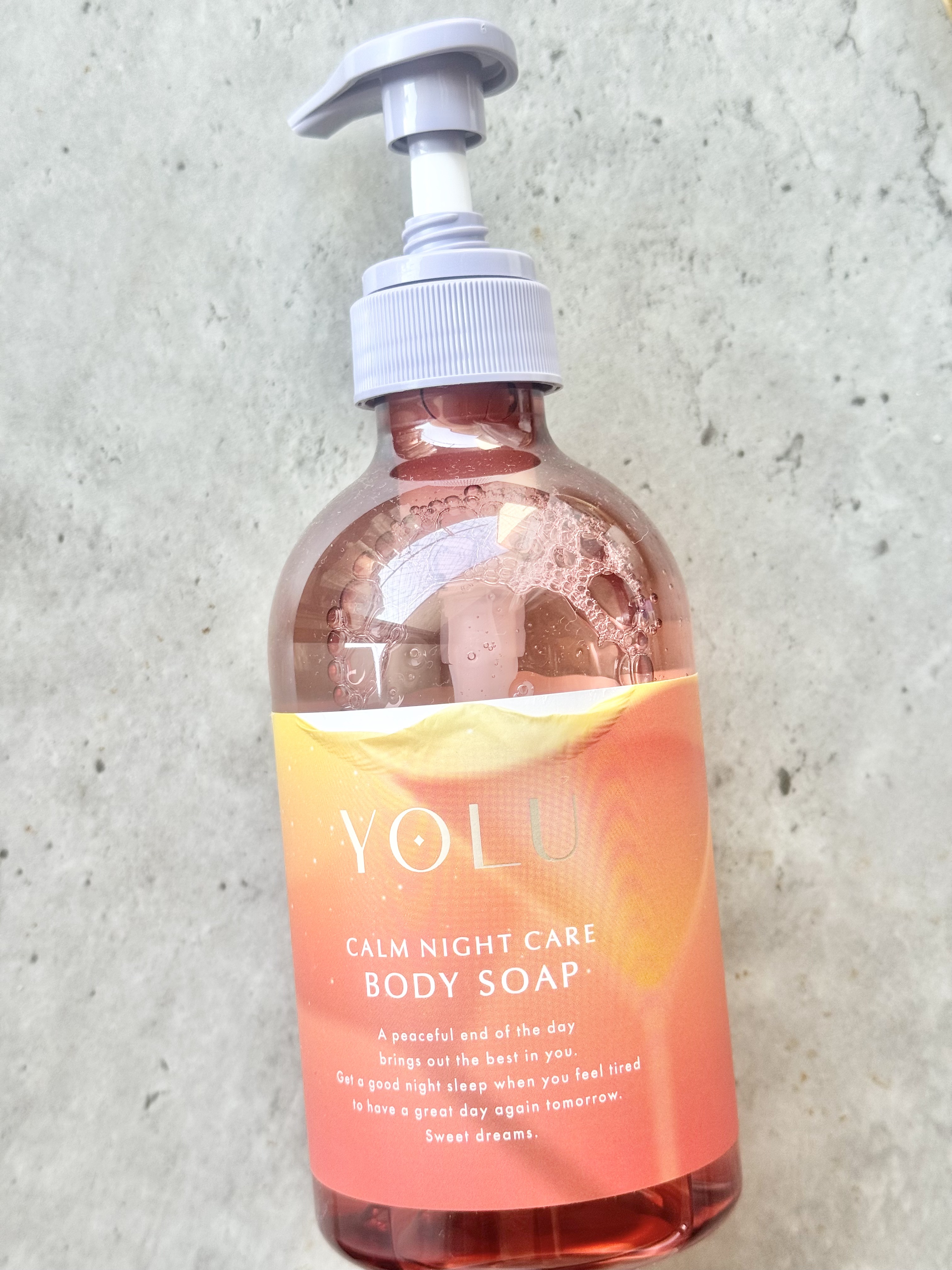 YOLU ヨル　モクテル　カームナイトケアボディソープのクチコミ「5/28に夏限定発売された
YOLUヨル　モクテルナイトシリーズ🍹

夏の夜とカクテルグラスを.....」（1枚目）