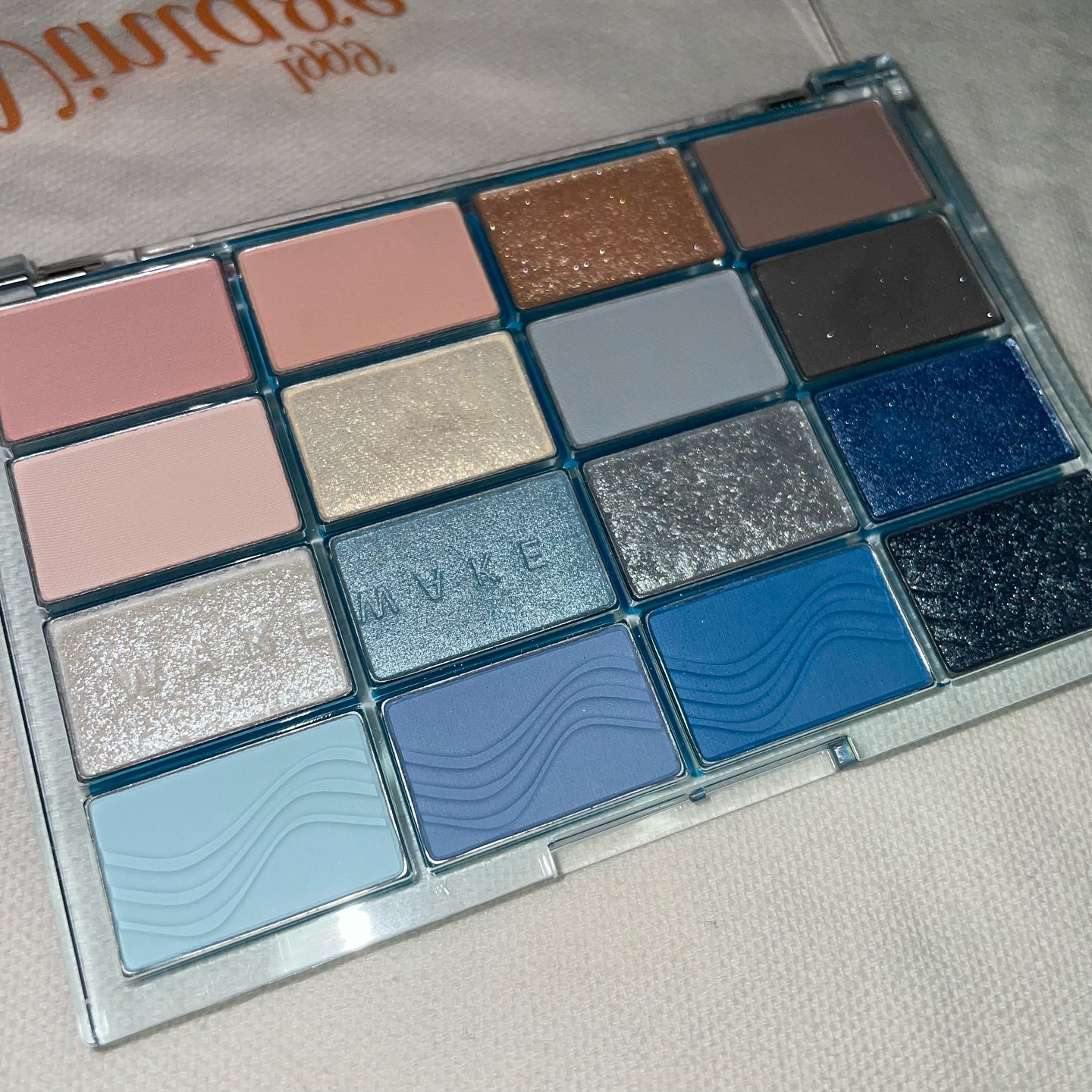 ソフトブラーリングアイパレット 19.ブルーサンドブラーリング/wakemake/アイシャドウパレットを使ったクチコミ（1枚目）