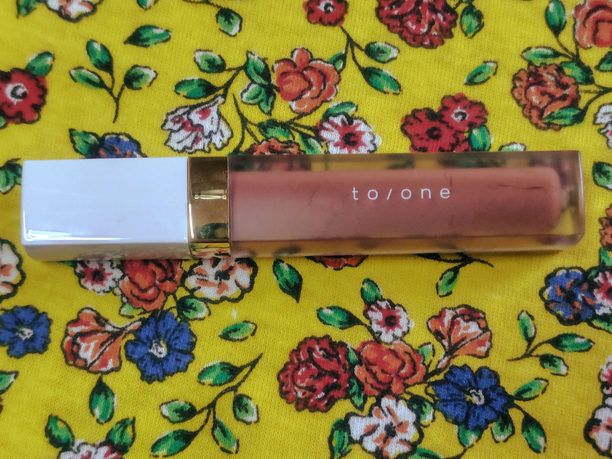 to/one トーン ペタル エッセンス グロスのクチコミ「精油っぽいハーブの良い香りがするグロス🌿

to/one🌟

トーン ペタル エッセンス グロ.....」（1枚目）