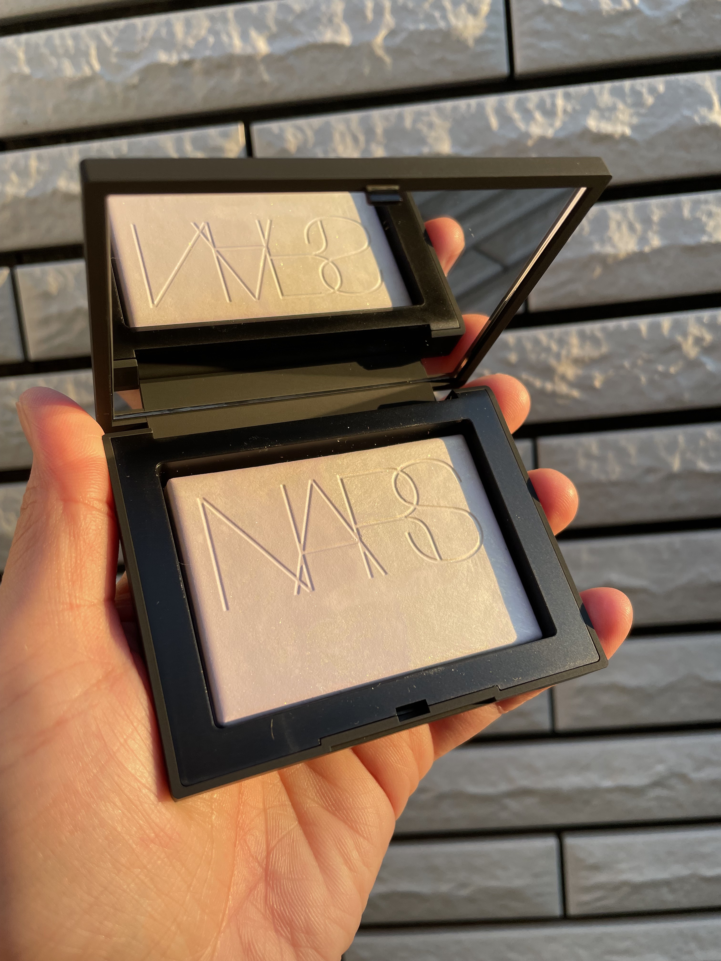 ライトリフレクティング プリズマティックパウダー/NARS/プレストパウダーを使ったクチコミ（2枚目）