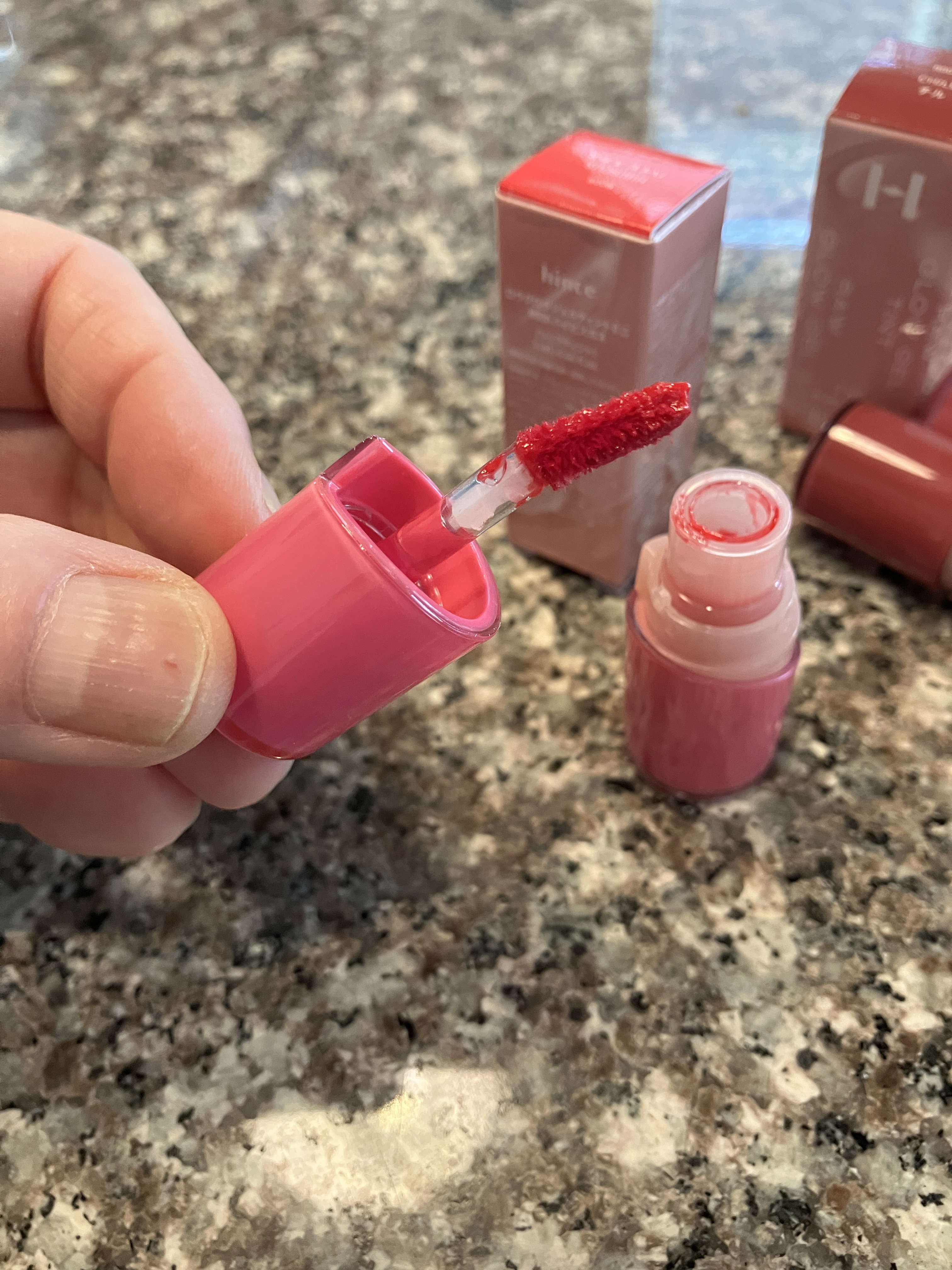 ロウグロウジェルティント R005 ハイビスカス（ミニ）/hince/リップティントを使ったクチコミ（2枚目）