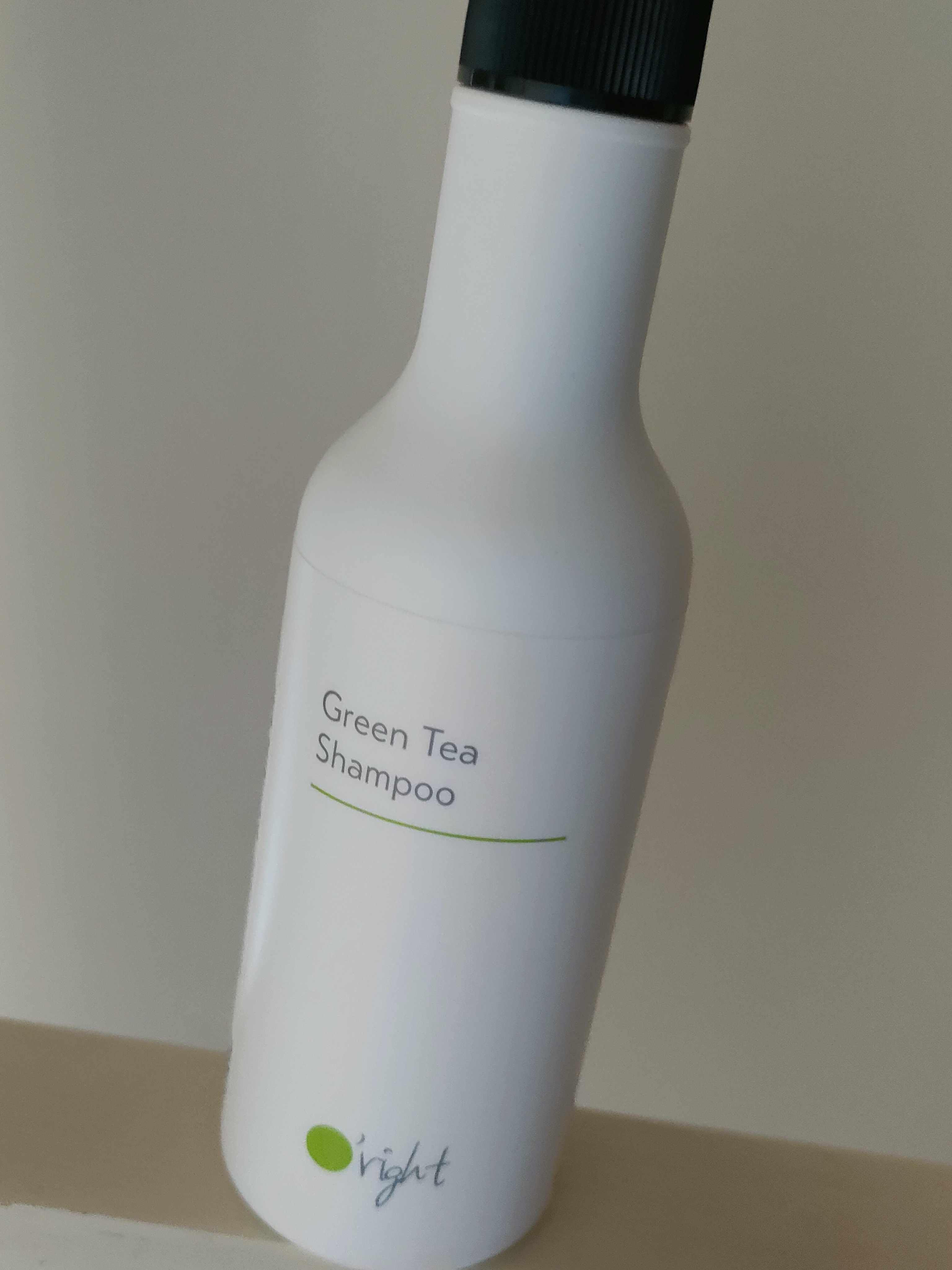 🍃【ナチュラル派におすすめ！O'right グリーンティーシャンプー】🍃
シンプルで洗練されたボトルに惹かれて購入した「O'right Green Tea Shampoo」。実際に使ってみて、その優しさと爽やかさに感動しました！

まず