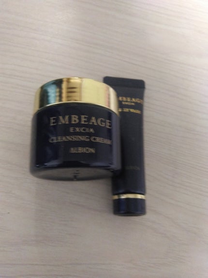 ALBION エクシア アンべアージュ ジェリー ウォッシュのクチコミ「✨夜のメイク落としと洗顔アイテム✨
アンベアージュの製品購入時に特典で頂いたのだ!
これ使っ.....」(1枚目)