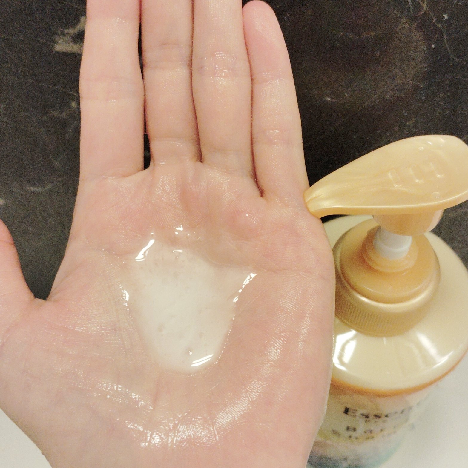 エッセンシャルプレミアム バリアシャンプー・コンディショナー スパークルモイスト/エッセンシャル/市販シャンプーを使ったクチコミ（2枚目）