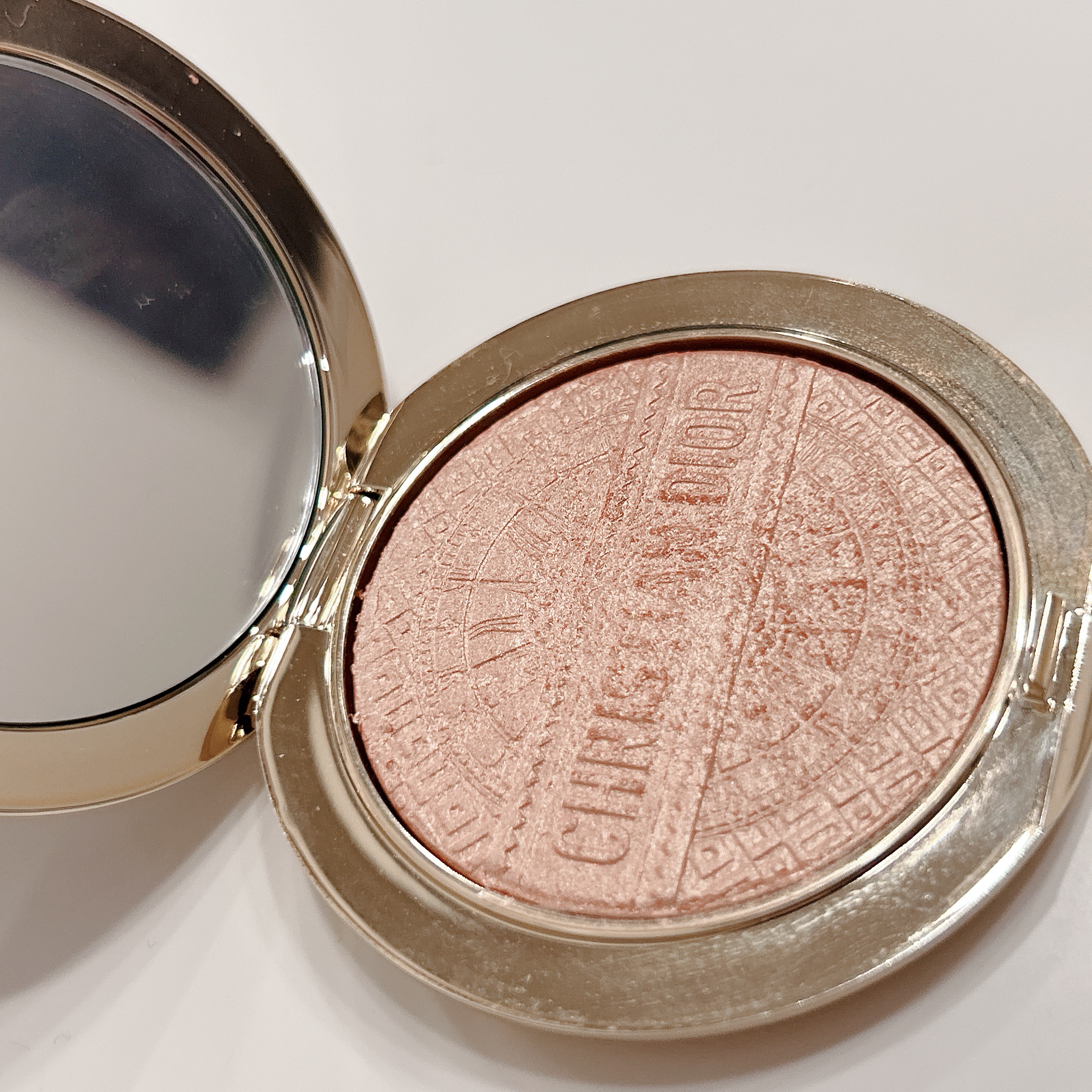 ディオールスキン フォーエヴァー クチュール ルミナイザー/Dior/プレストパウダーを使ったクチコミ（2枚目）