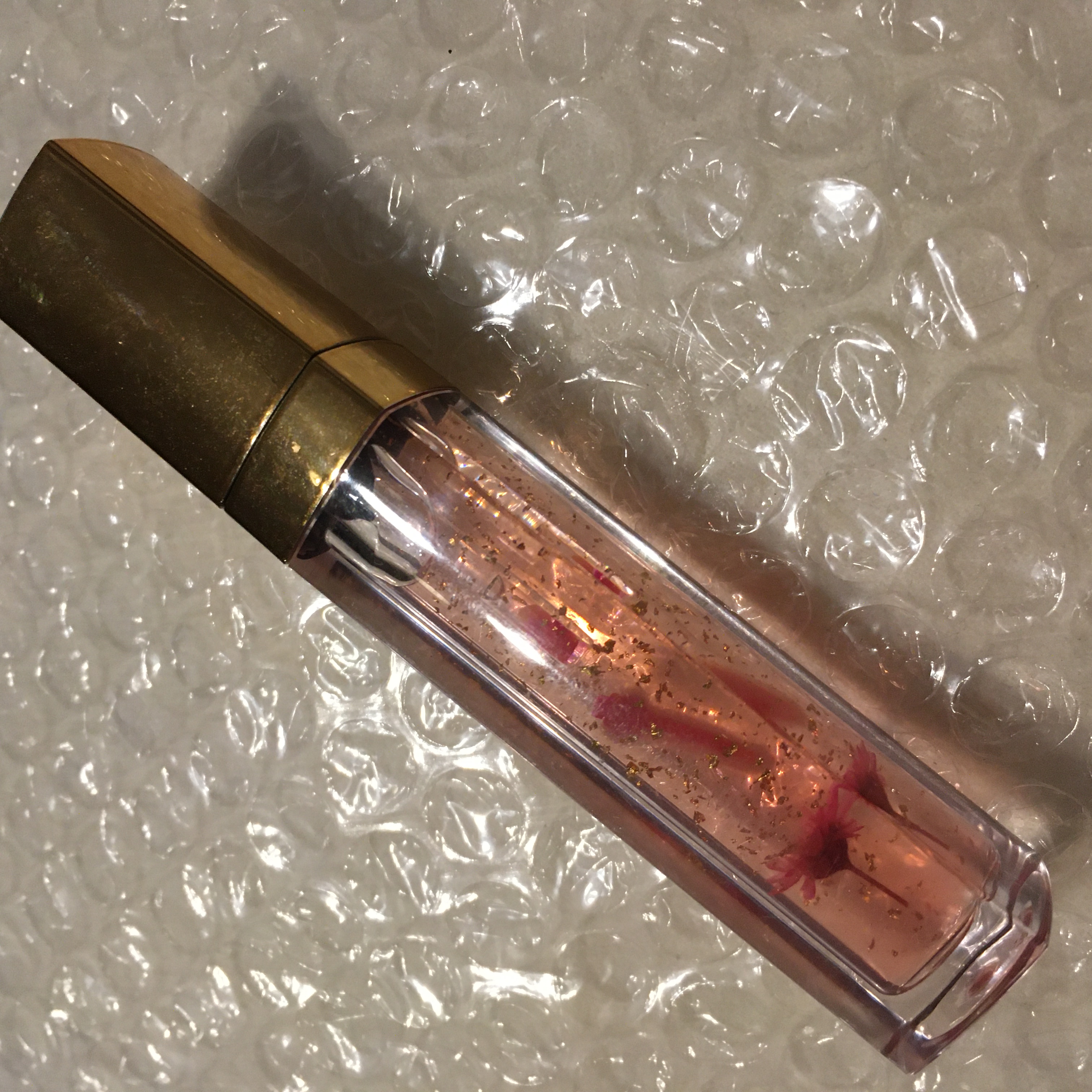 フラワーリップグロス 透明タイプ（金箔）/Kailijumei/リップグロスを使ったクチコミ（1枚目）