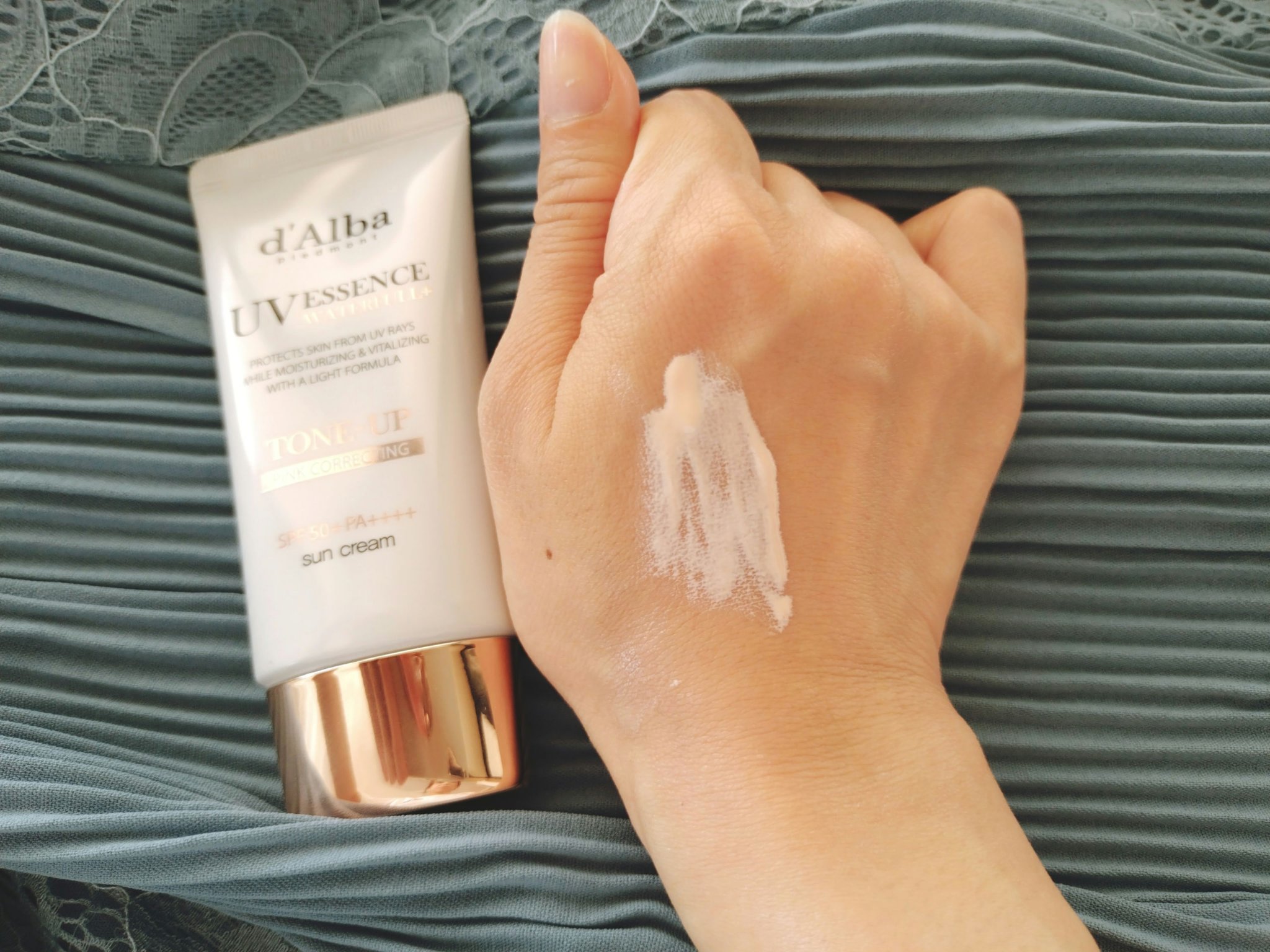 ウォータフルトーンアップサンクリーム/ダルバ/日焼け止めクリームを使ったクチコミ（3枚目）