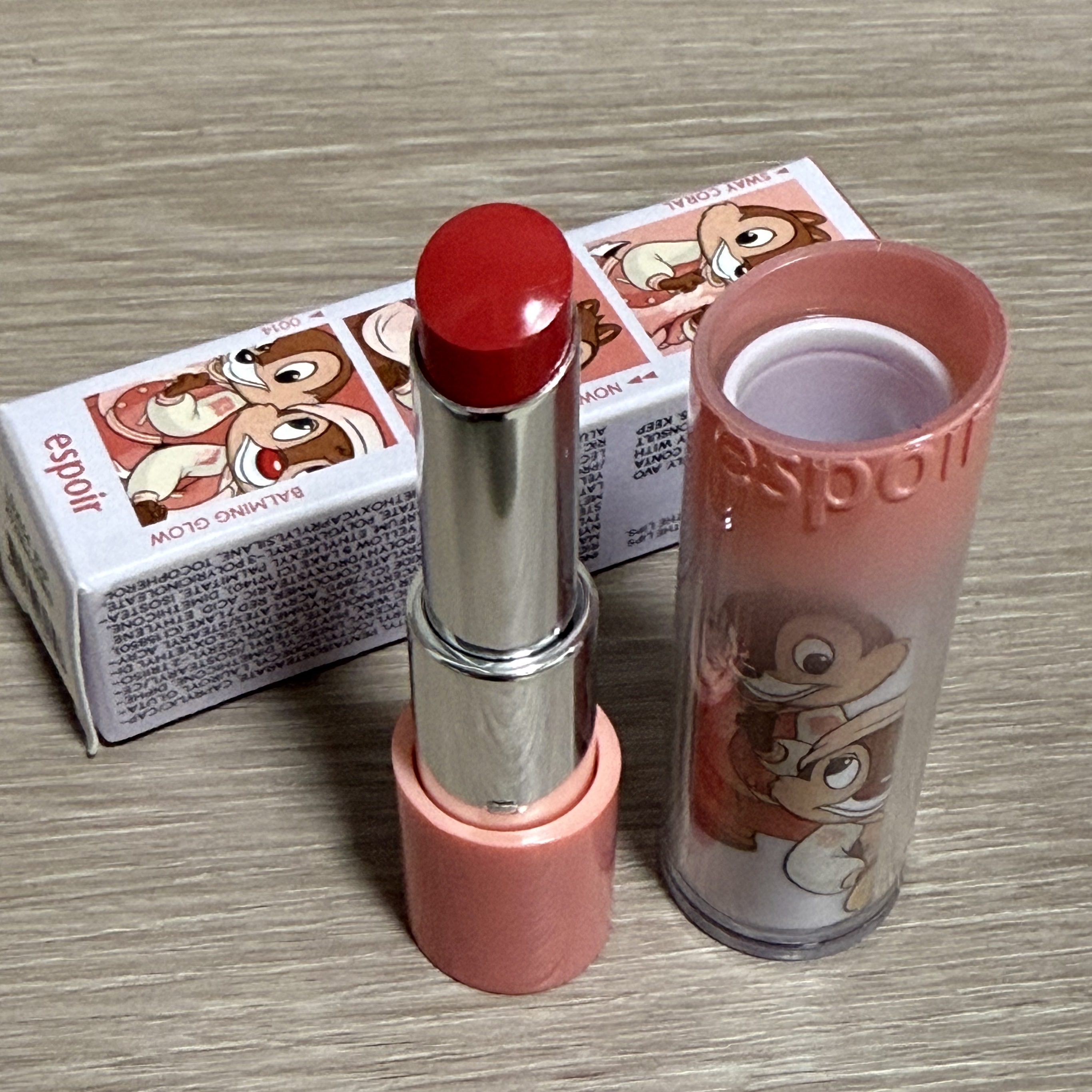 ノーウェアリップスティック バーミンググロー 14 スウェーコーラル(ディズニーエディション)/espoir/口紅を使ったクチコミ（1枚目）