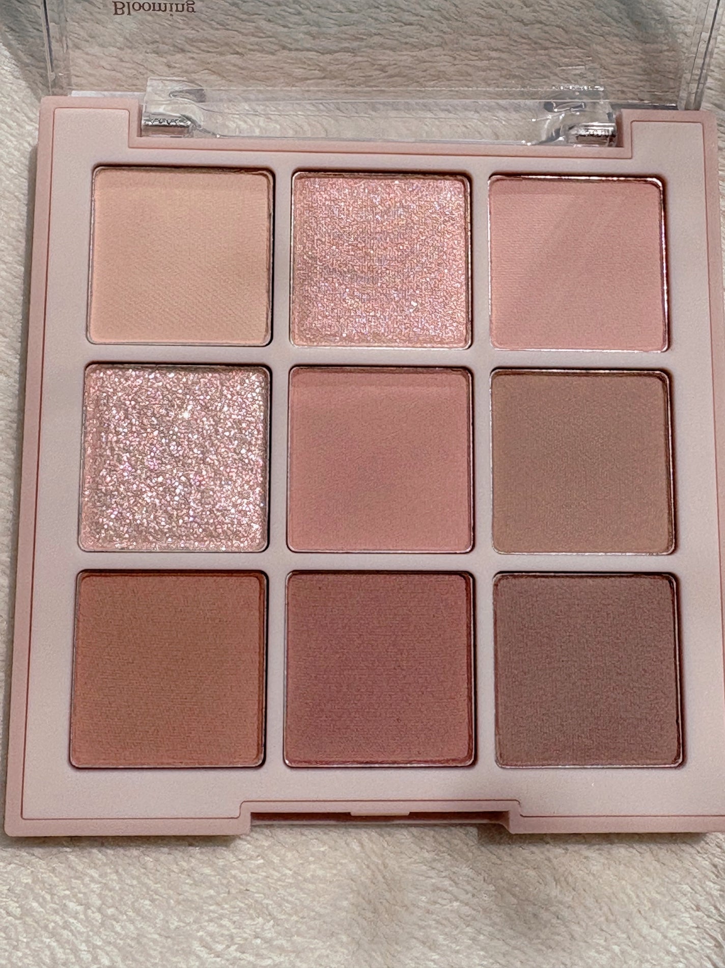 やや@xメイン/フォロバします🎶 on LIPS 「かわいいい🤍デイジークミニのアイシャドウパレット結局アイシャド..」(2枚目)