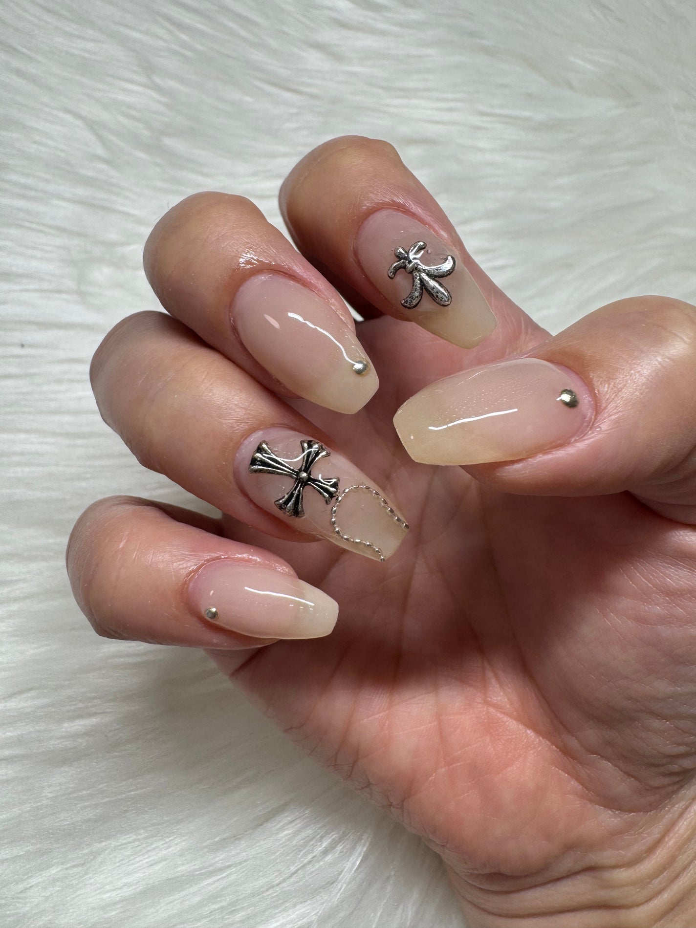 jyuuuu🦈𓂃𓈒𓏸︎︎︎︎ on LIPS 「こんにちは⁽⁽ଘ(。•ө•。)ଓ⁾⁾今月のネイルです💅🏼Y2K..」(2枚目)