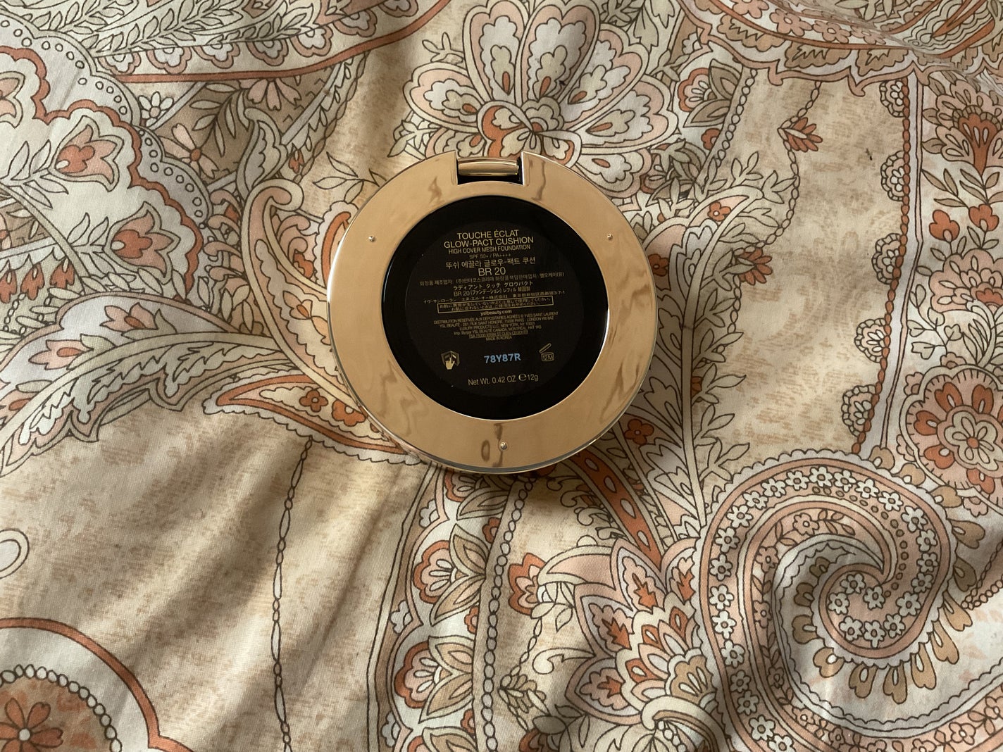 美女 on LIPS 「イブサンローランのこのファンデ初めて見たレベルで水分が爆発的に..」(2枚目)