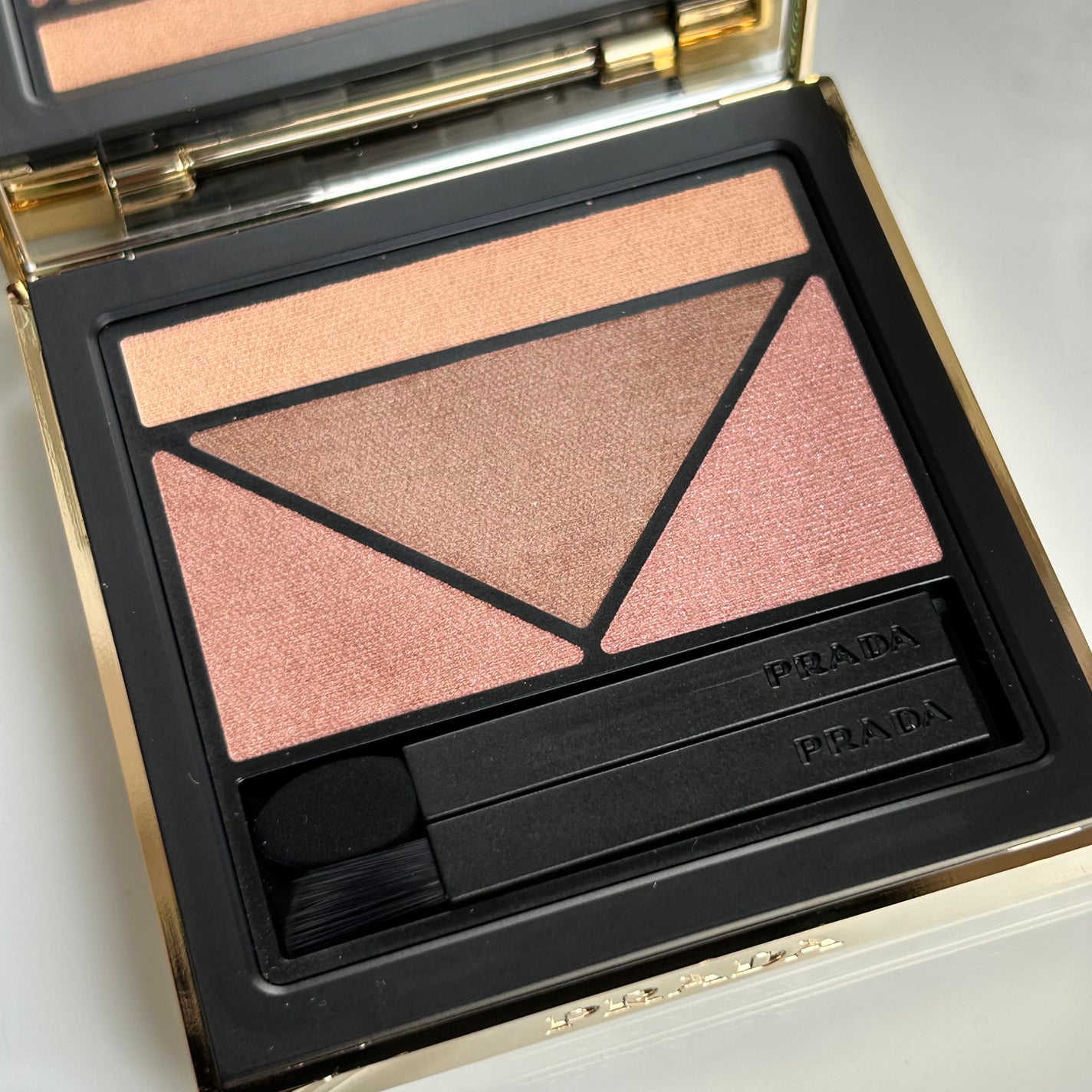 ダイメンションズ マルチエフェクト アイシャドウ/PRADA BEAUTY/アイシャドウパレットを使ったクチコミ(2枚目)