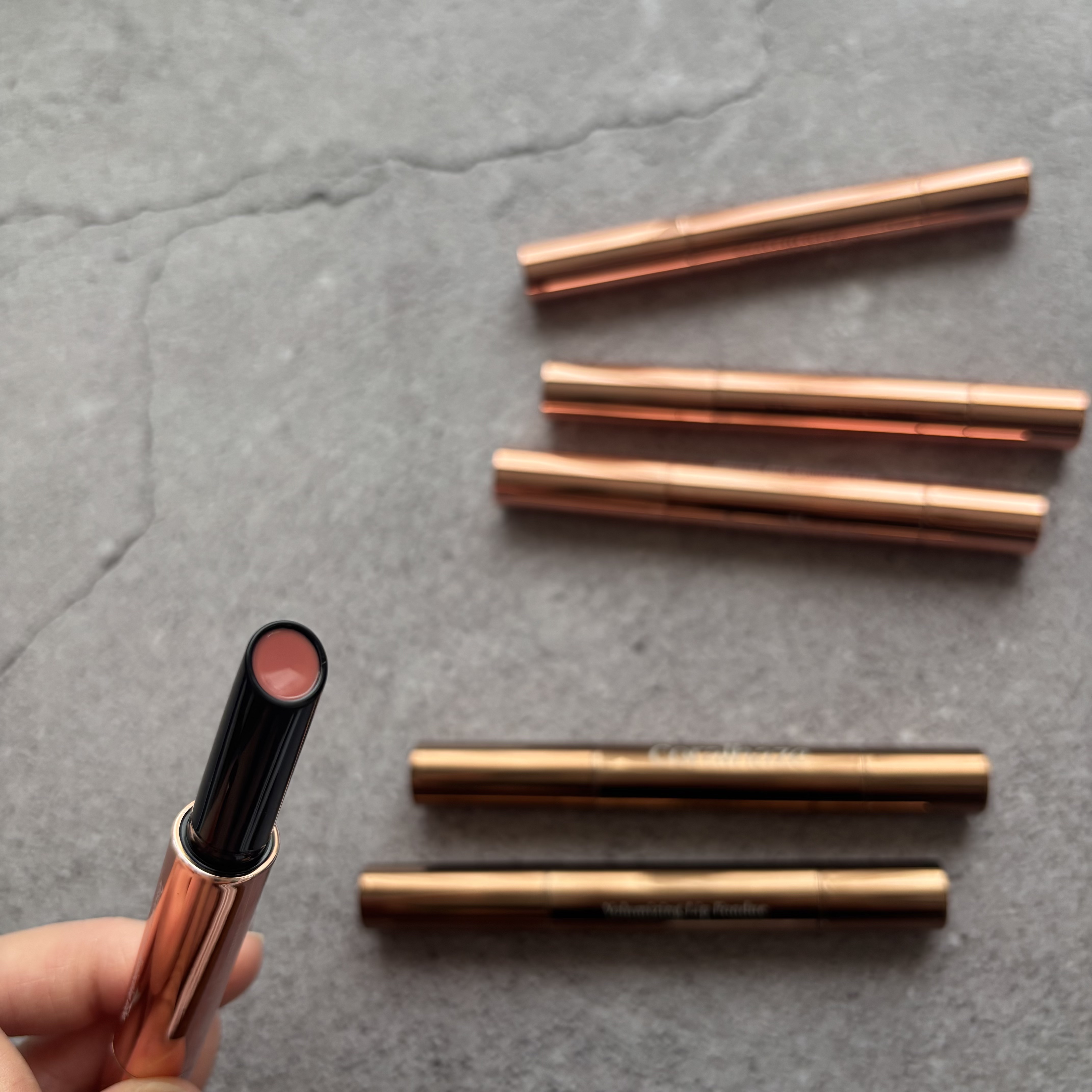 ボリューマイジングフォンデュリップ D03 オーバーカム/Coralhaze/口紅を使ったクチコミ（1枚目）